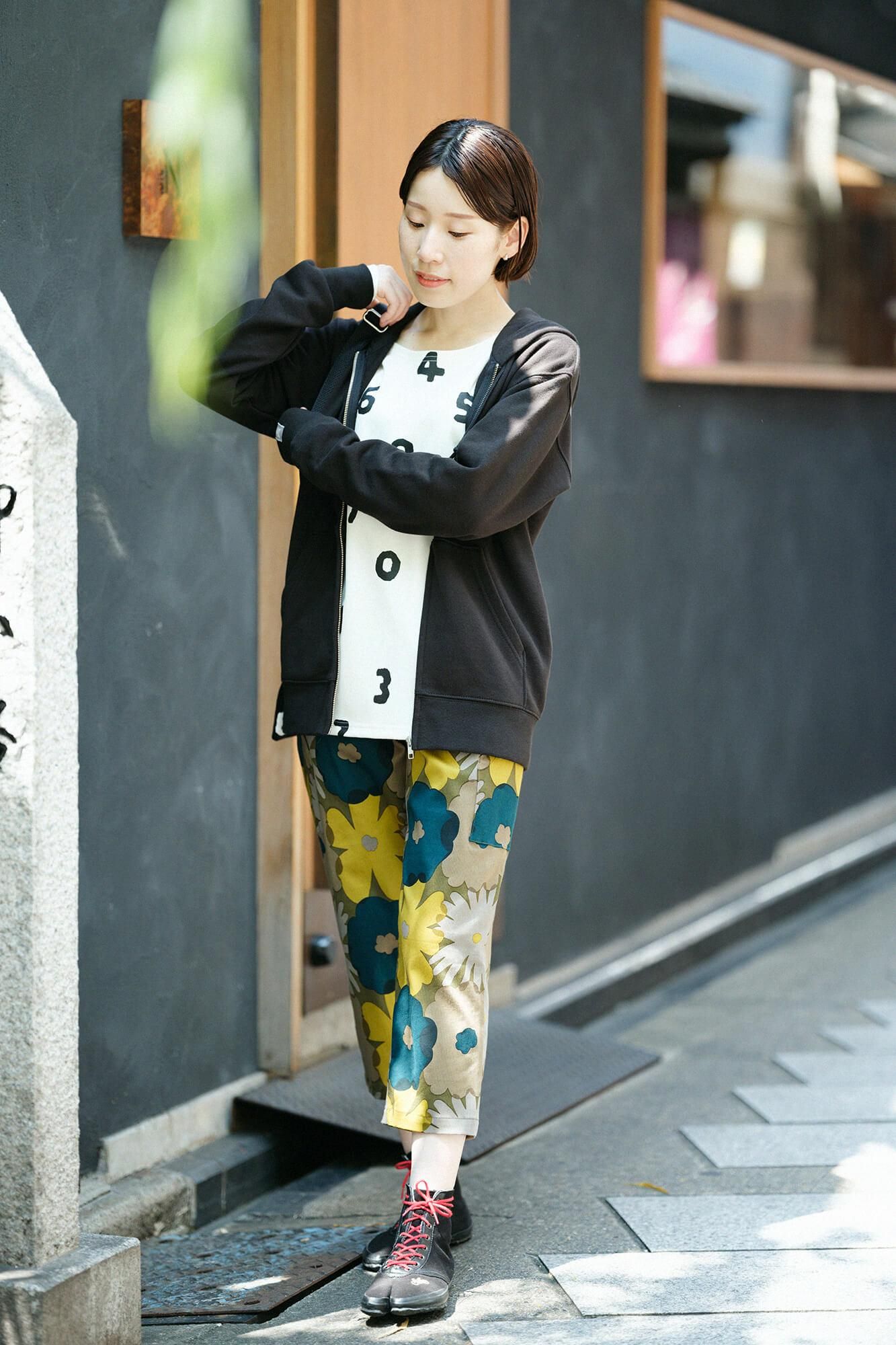 【net限定】ダンボールニット 型ぬき長袖Tシャツ/SO-SU-U上下(しょうか) 生白(きじろ)