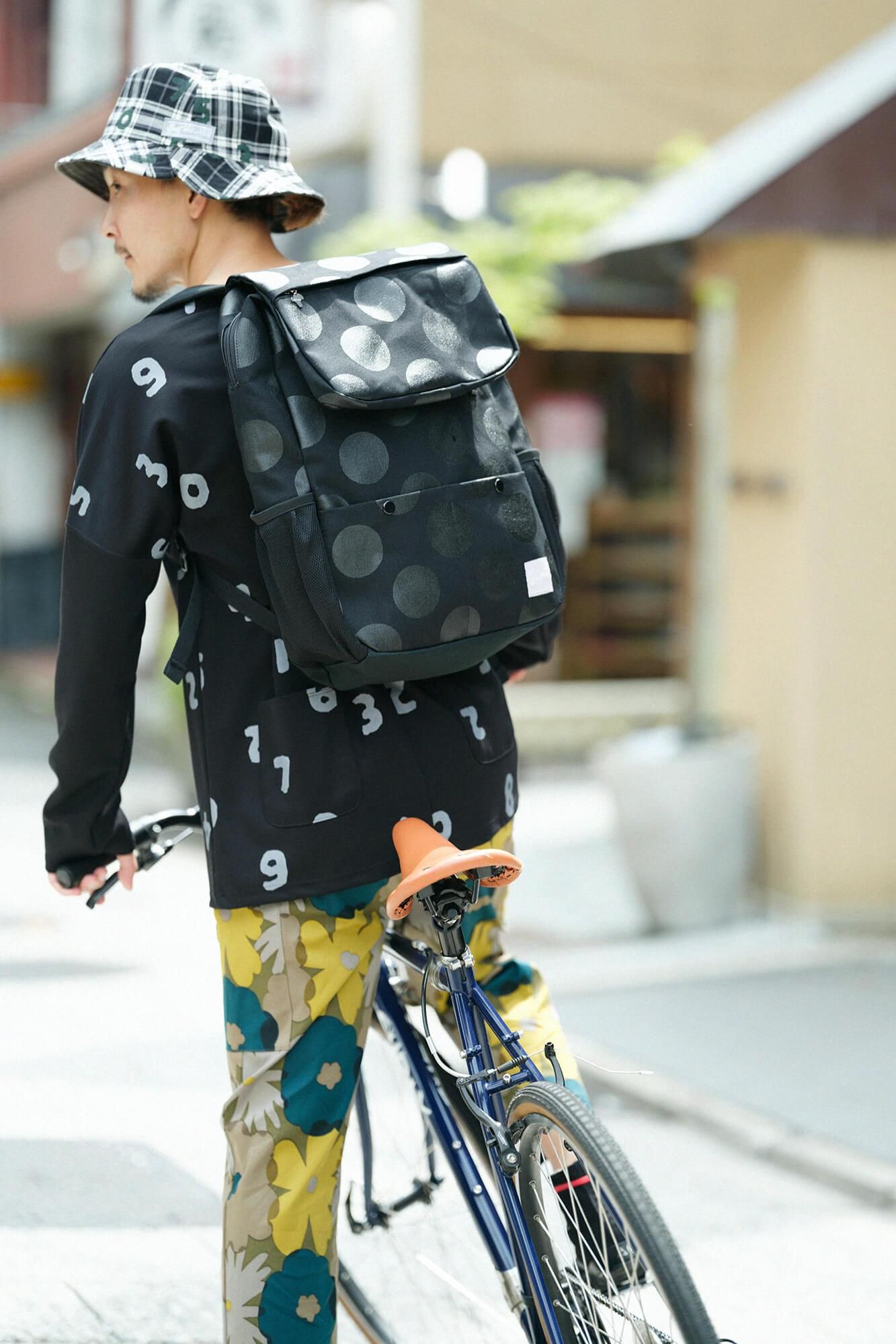 【net限定】ダンボールニット 型ぬき長袖Tシャツ/SO-SU-U上下(しょうか) 濡羽色(ぬればいろ)