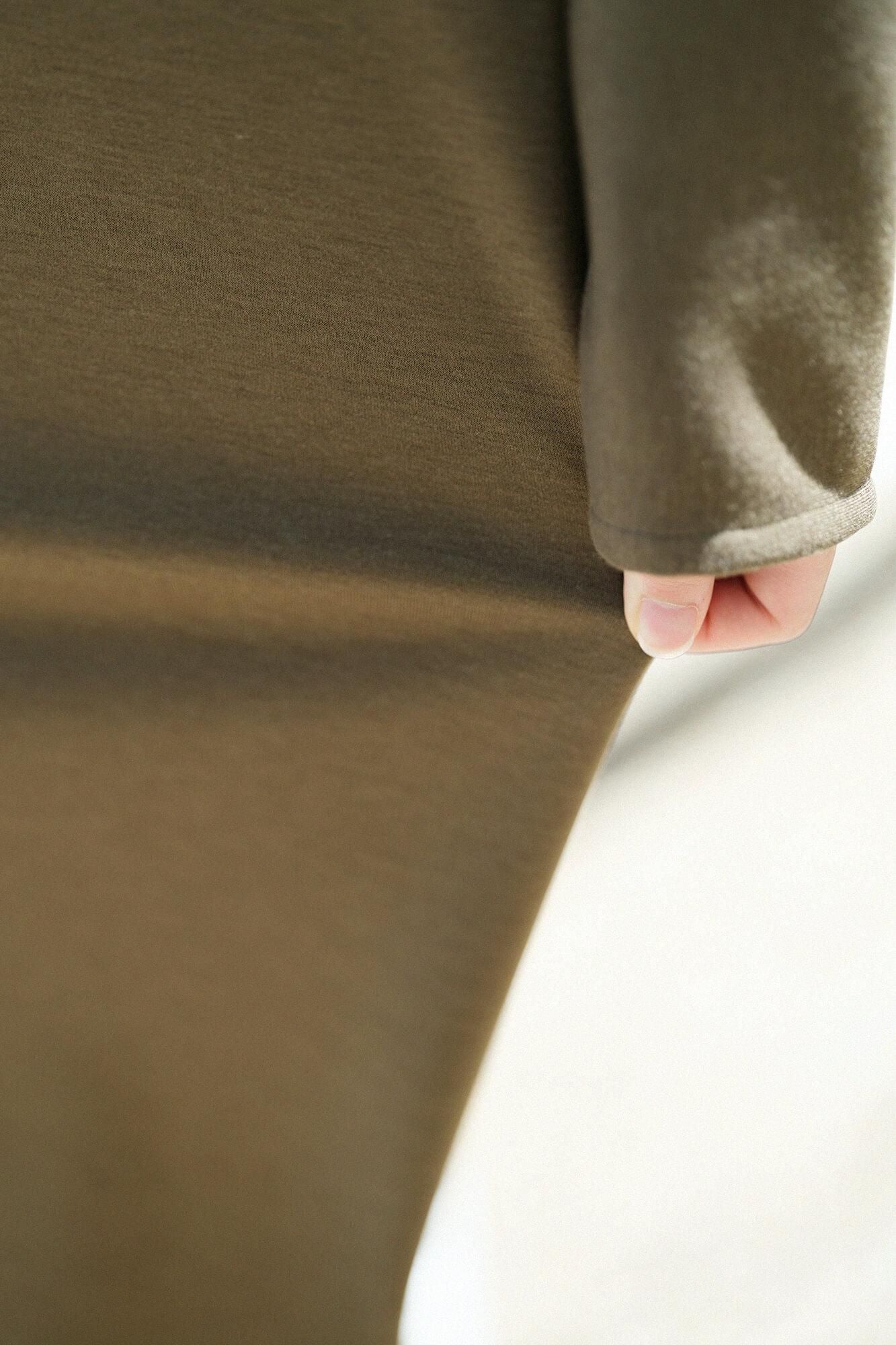 羊毛混紡 羅紋針織布 船領長袖連身裙/綠褐色