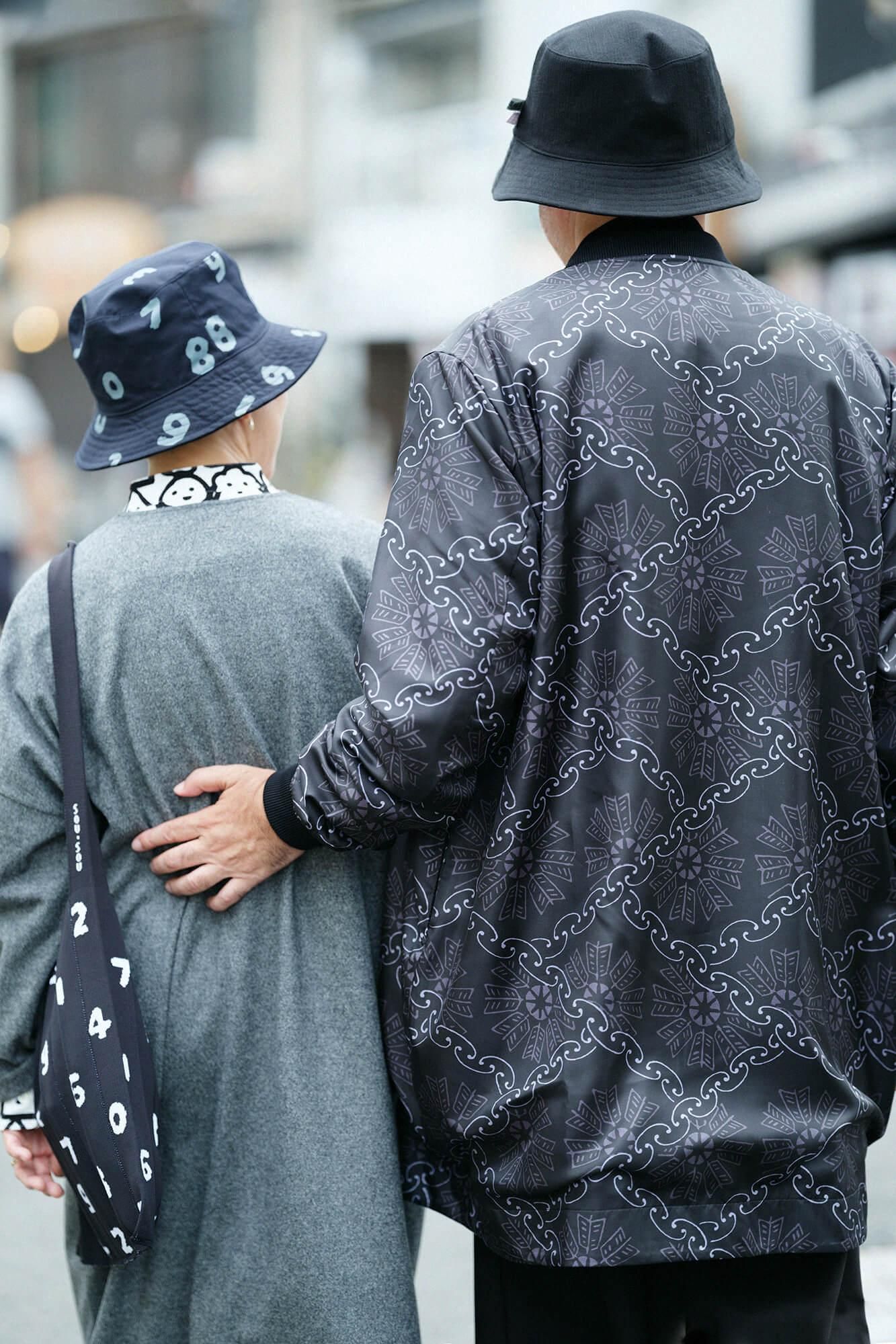 【net限定】リバーシブルブルゾン/濡羽色(ぬればいろ)×環繋ぎ矢車文(かんつなぎやぐるまもん) 写し(うつし)