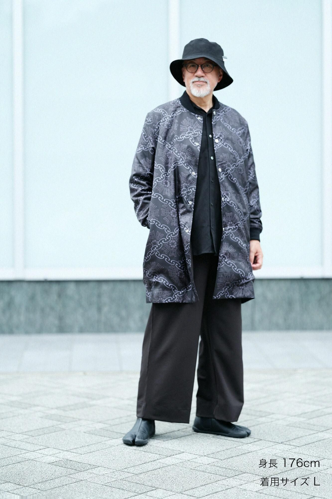 【net限定】リバーシブルブルゾン/濡羽色(ぬればいろ)×環繋ぎ矢車文(かんつなぎやぐるまもん) 写し(うつし)