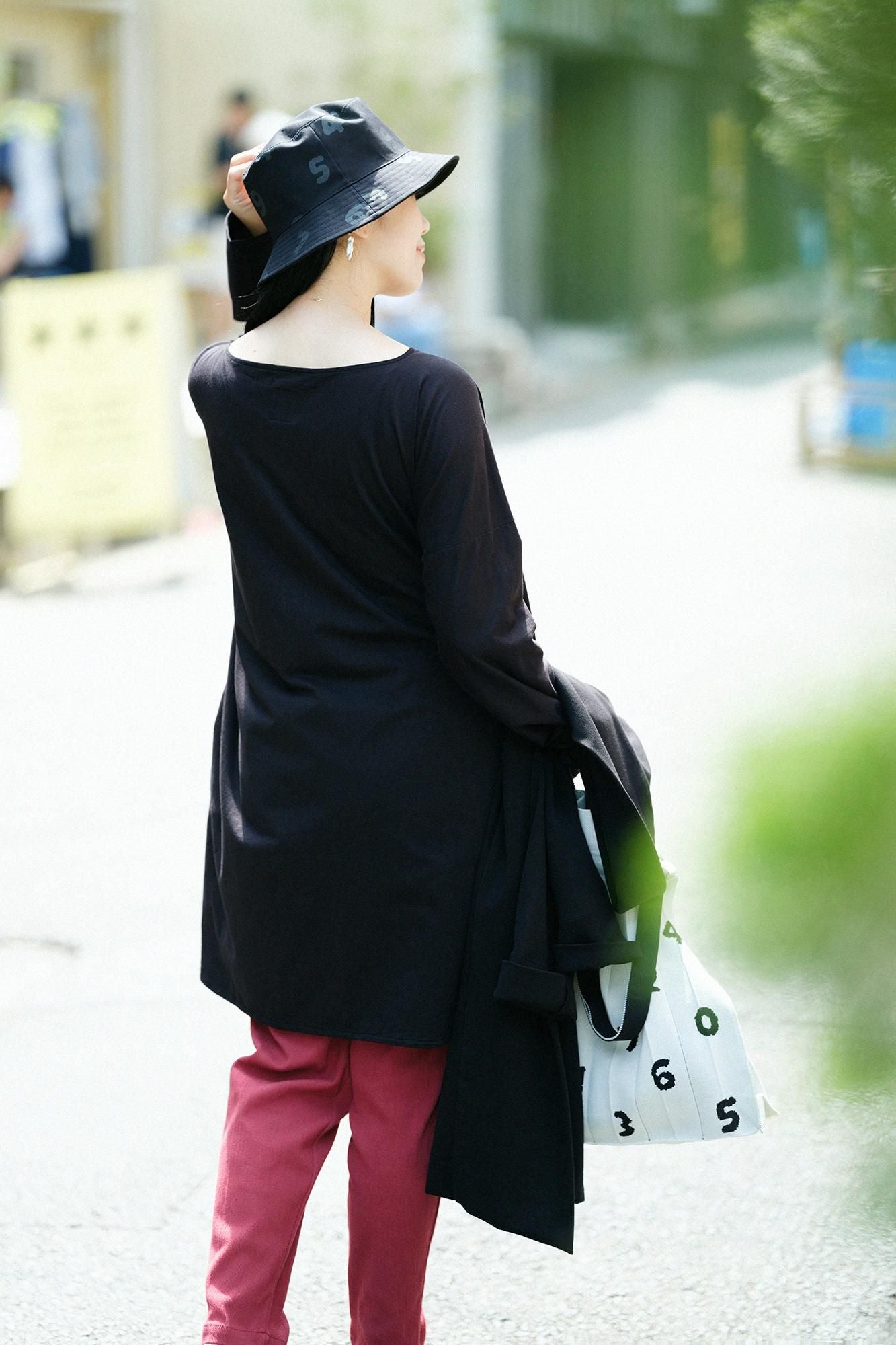 Extra lange L/S-Tunika aus Baumwolle mit U-Boot-Ausschnitt/Nassfarbe