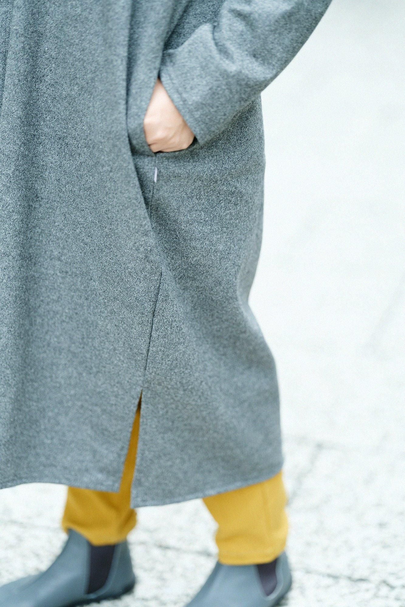 Super 100's 羊毛V領輕型外套/灰墨色