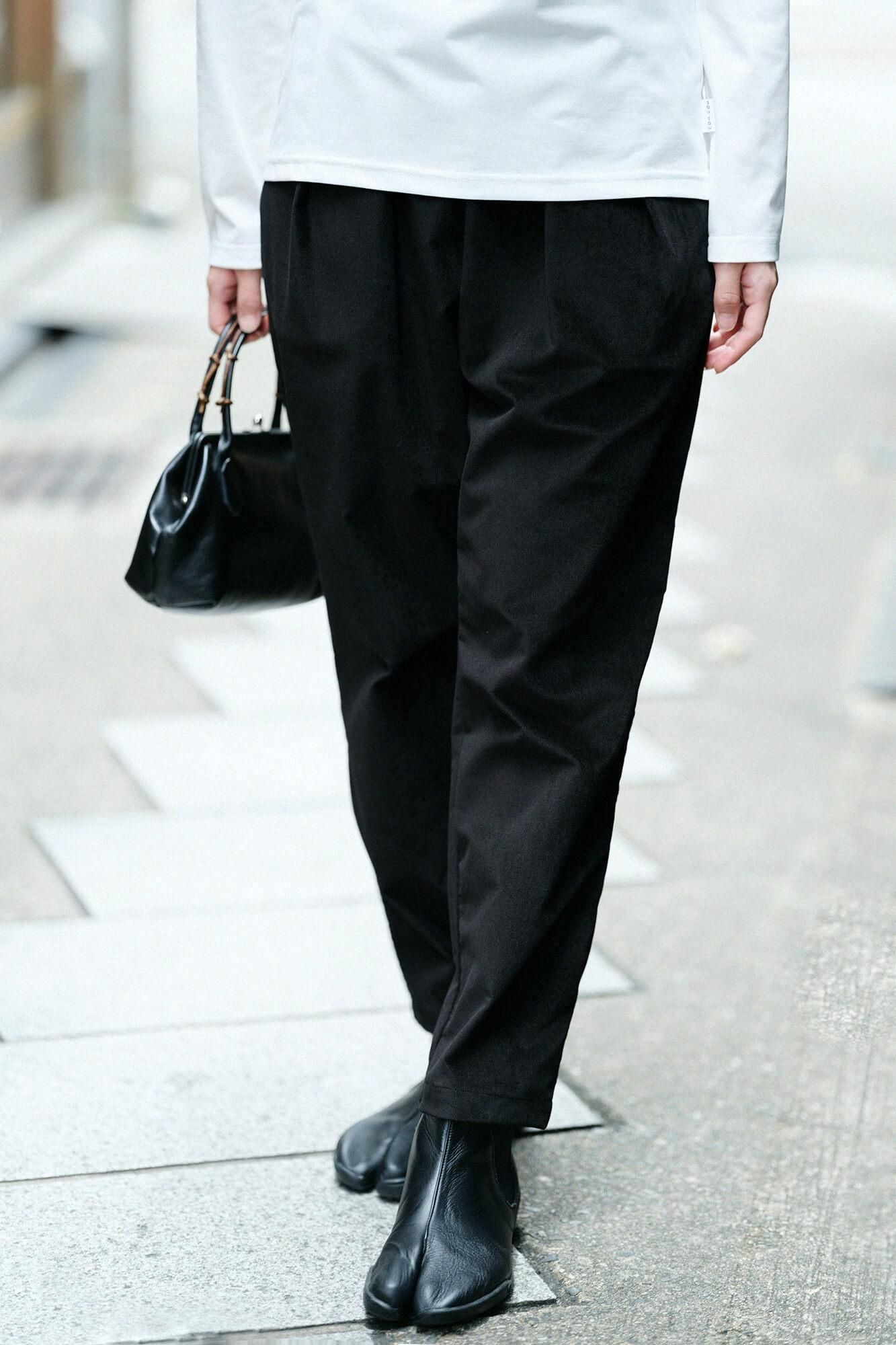 伸 天鵝絨(天鵝絨) 二褶 細腿褲/黑色