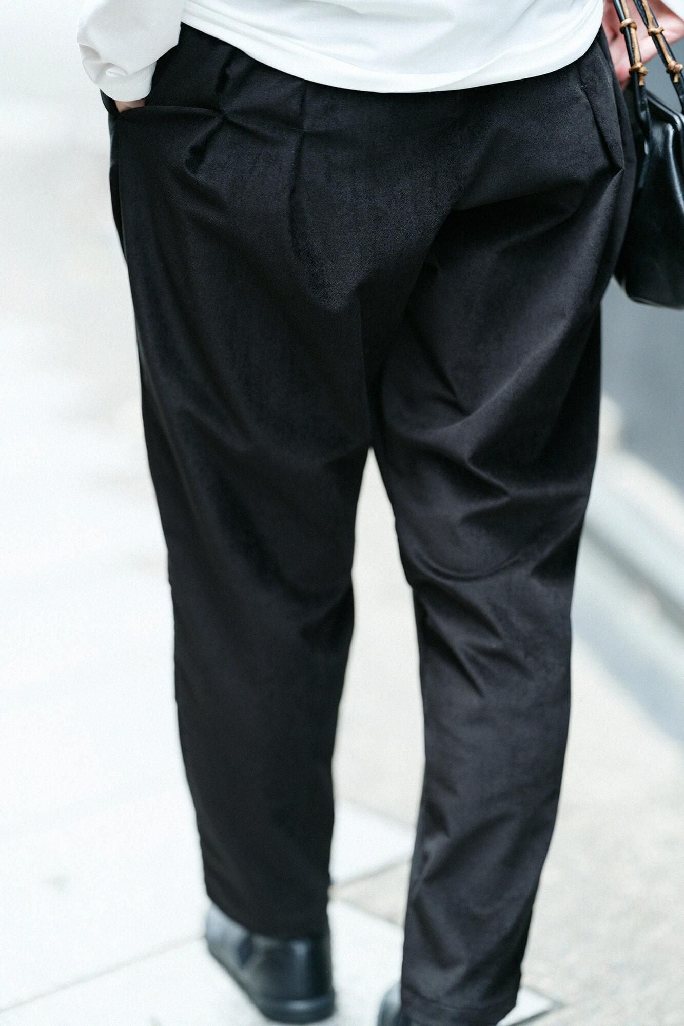 伸 天鵝絨(天鵝絨) 二褶 細腿褲/黑色