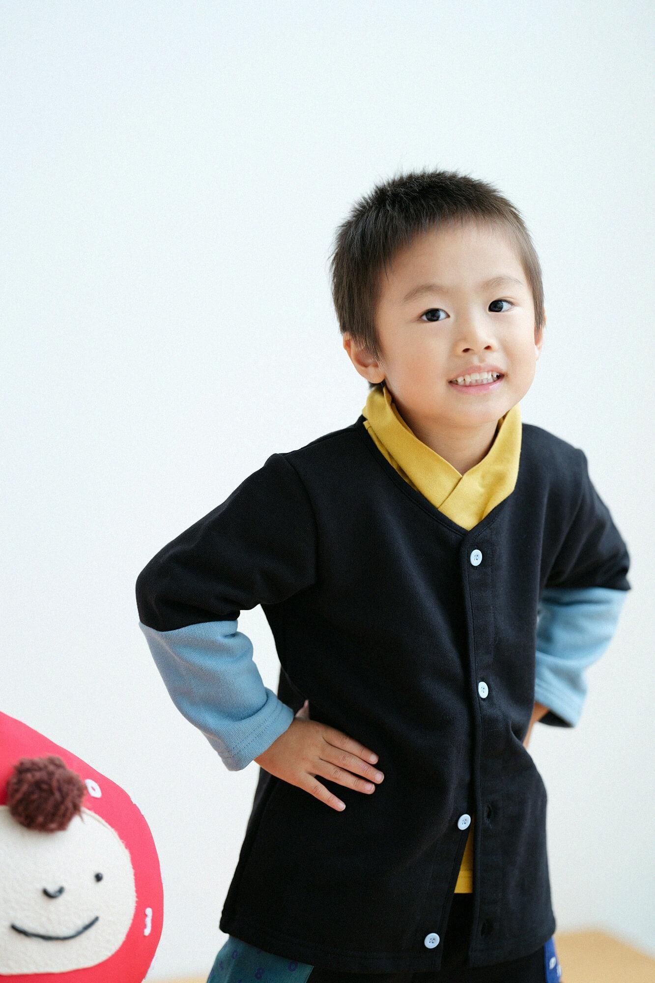 ●內抓毛雙色袖外套黑色/ ×藍綠色