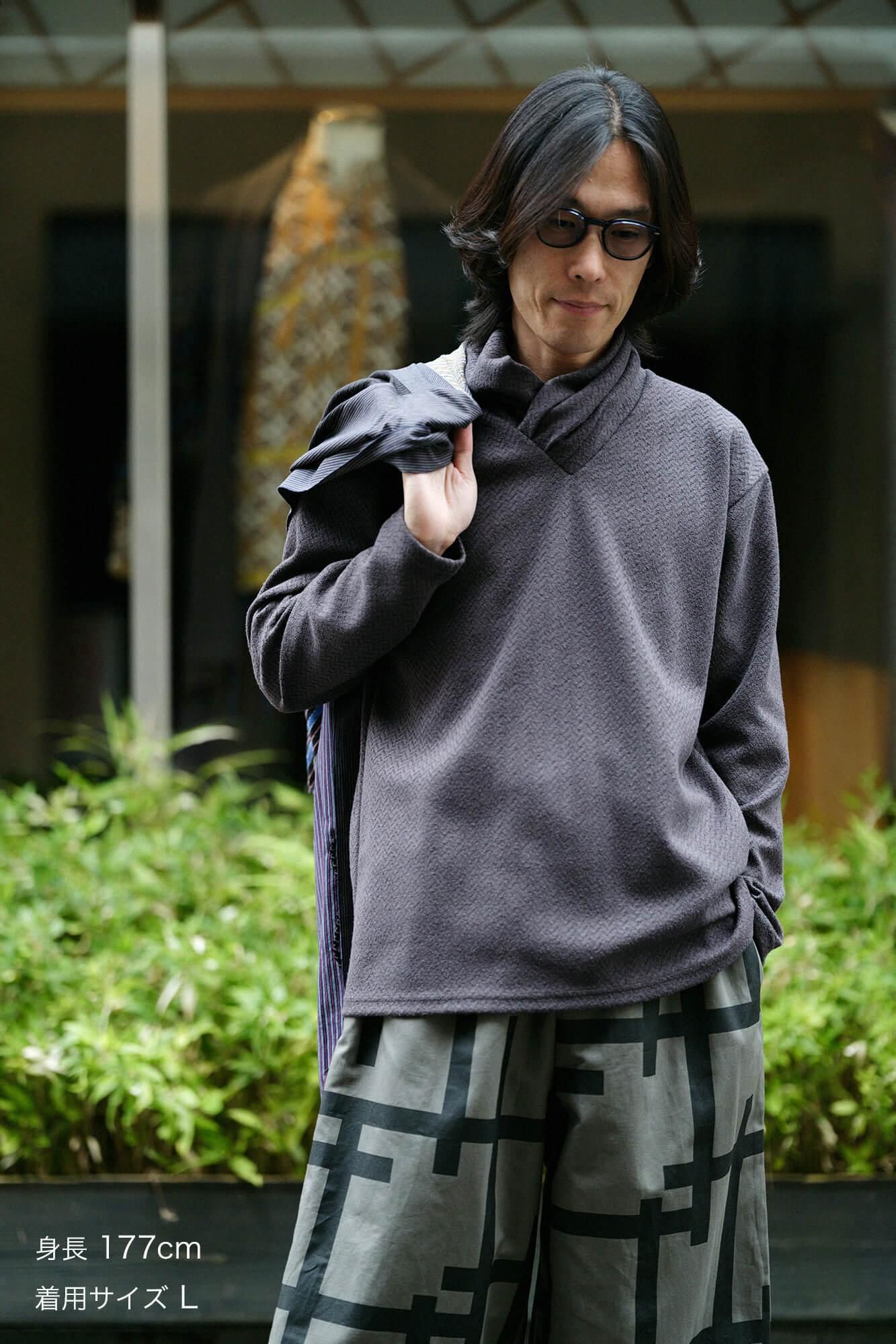 【官網限定】人字形斜紋織高領上衣/濃灰