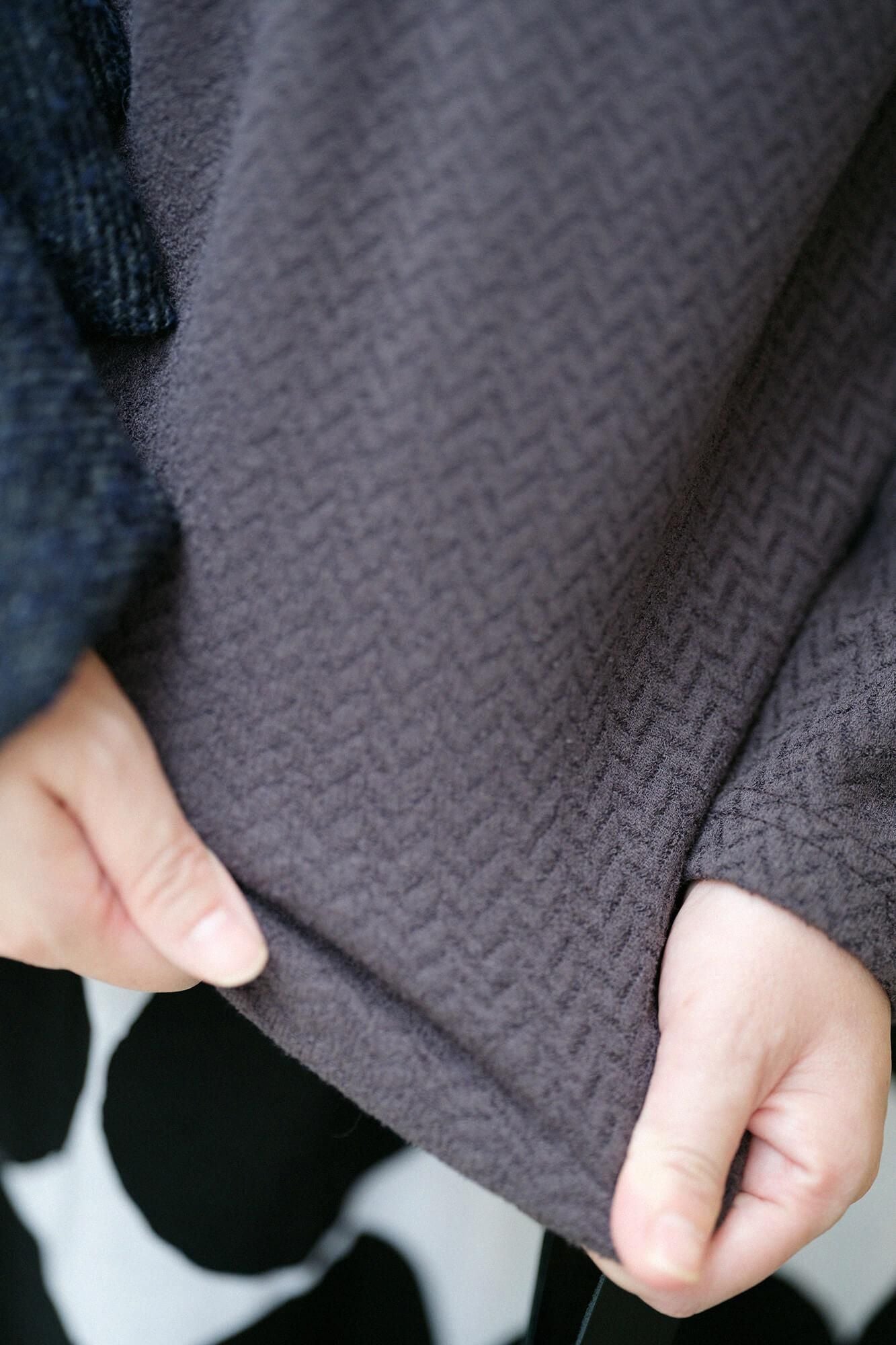 【官網限定】人字形斜紋織高領上衣/濃灰