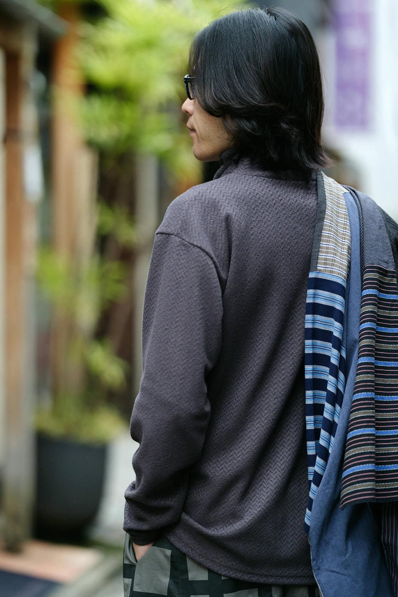 【官網限定】人字形斜紋織高領上衣/濃灰