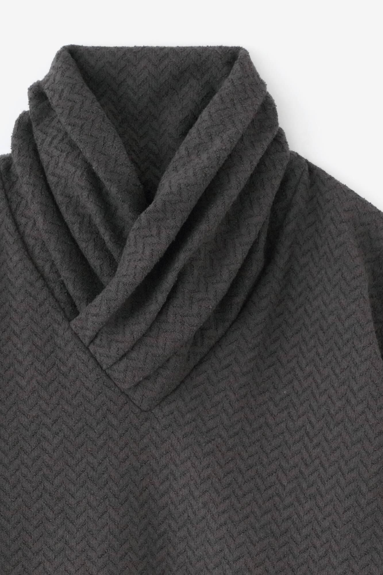 【官網限定】人字形斜紋織高領上衣/濃灰