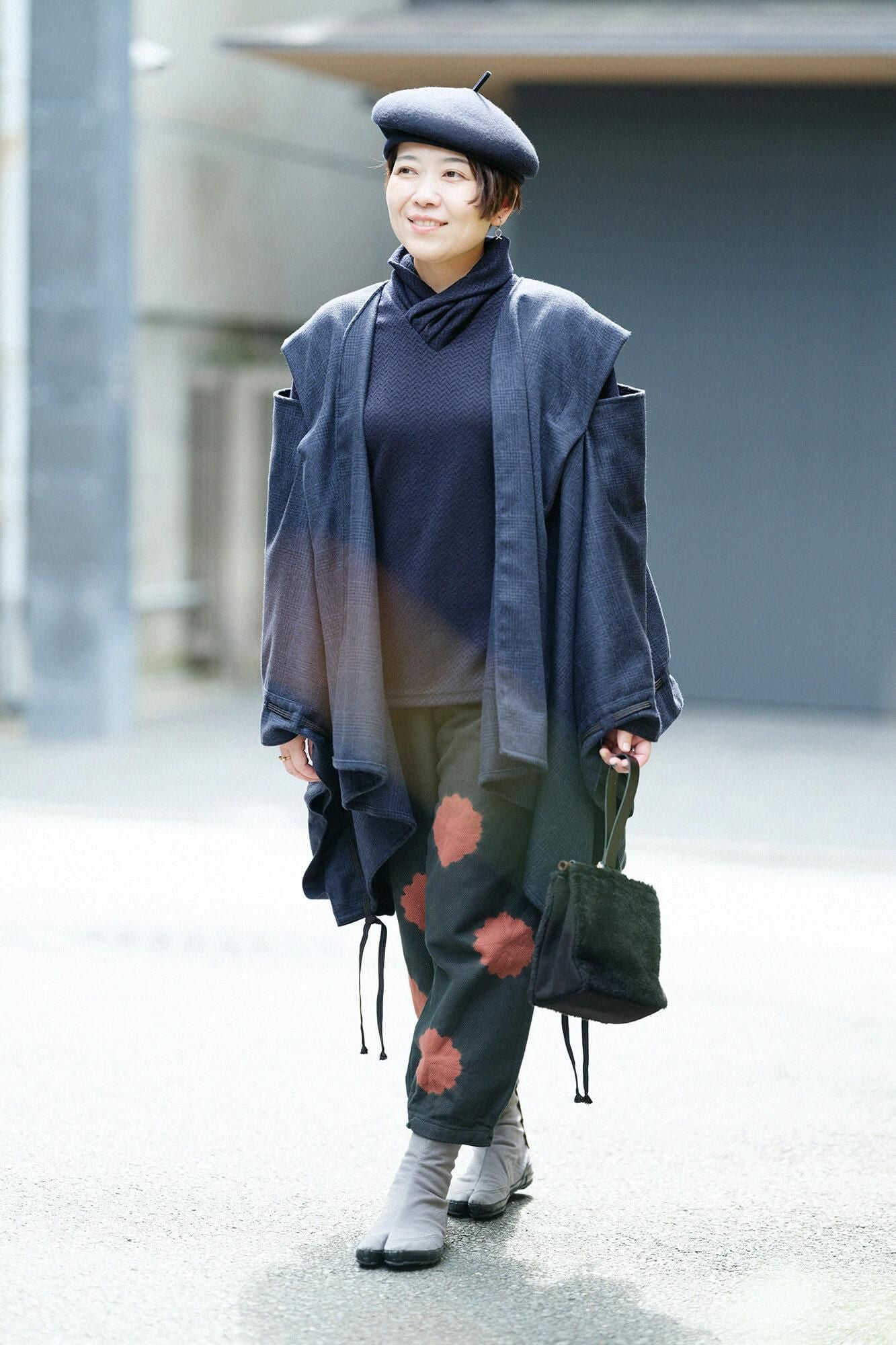 【官網限定】人字形斜紋織高領上衣/暗藍色