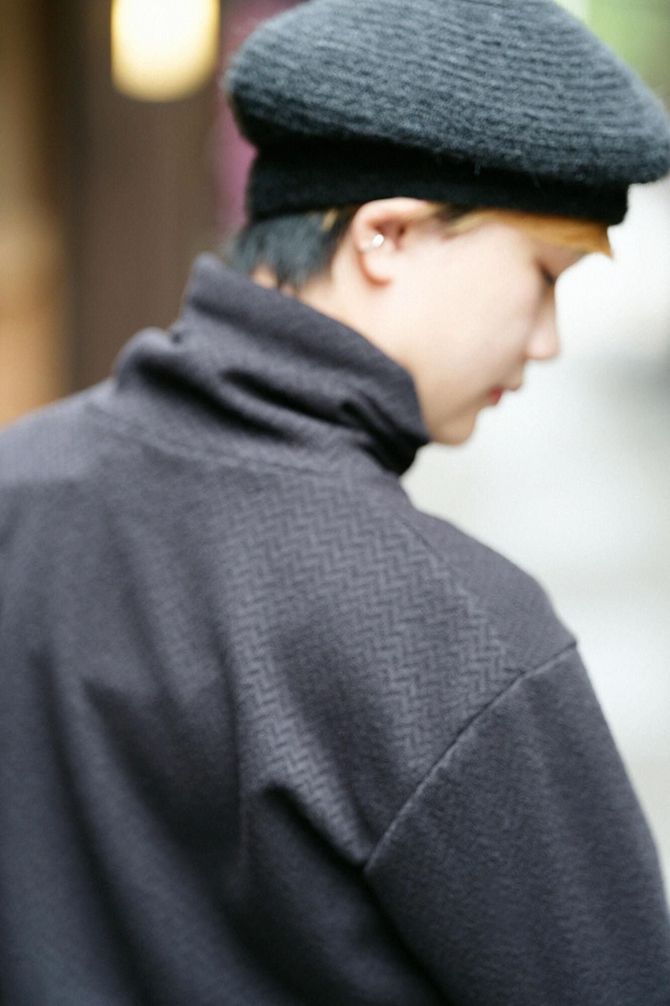 【官網限定】人字形斜紋織高領上衣/黑色