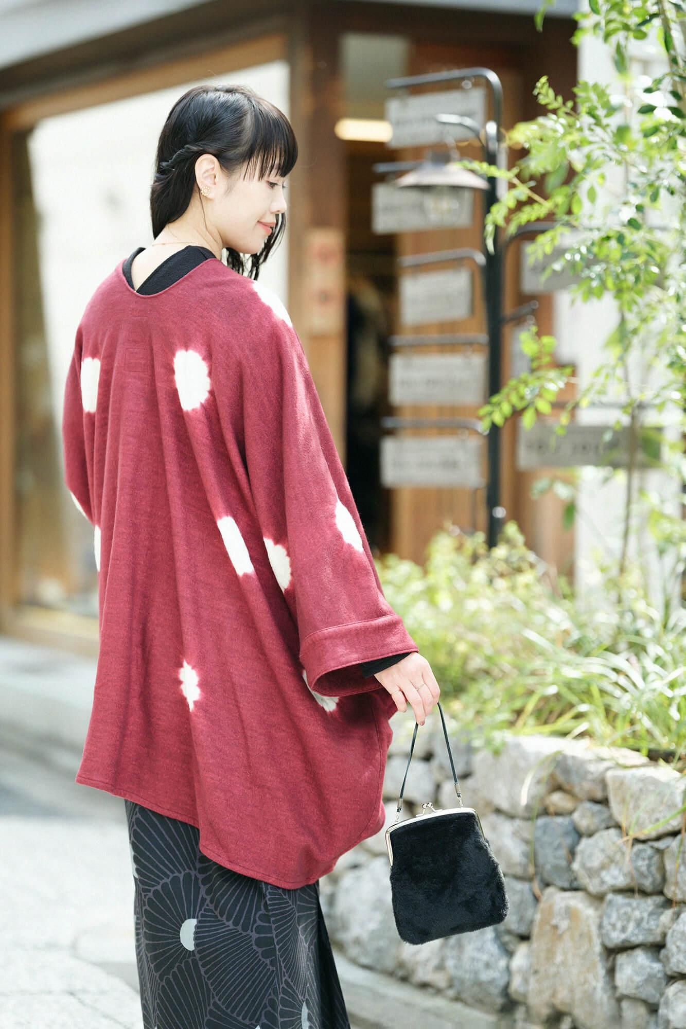 【net限定】近清絞り 梳毛(そもう) 強圧縮天竺(きょうあっしゅくてんじく) きさらぎ/水玉大(みずたまだい) 臙脂色(えんじいろ)×鳥の子色(とりのこいろ)