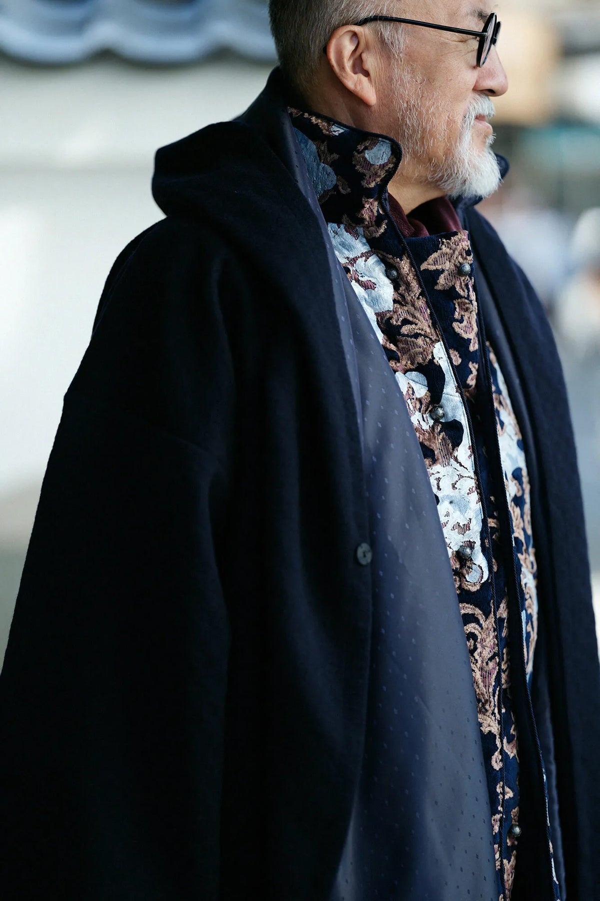 Moket Jinbaori (veste de cérémonie en textile traditionnel) Naka-wata-awase / Yamadodō (motif de montagnes en colère) Nōkon (bleu profond)