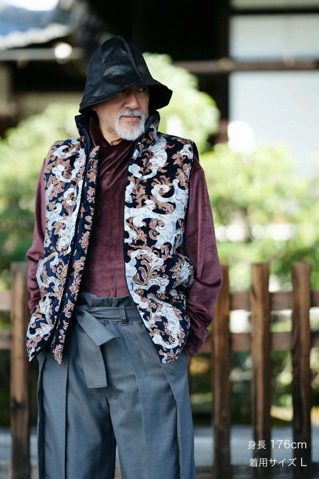 Moket Jinbaori (veste de cérémonie en textile traditionnel) Naka-wata-awase / Yamadodō (motif de montagnes en colère) Nōkon (bleu profond)