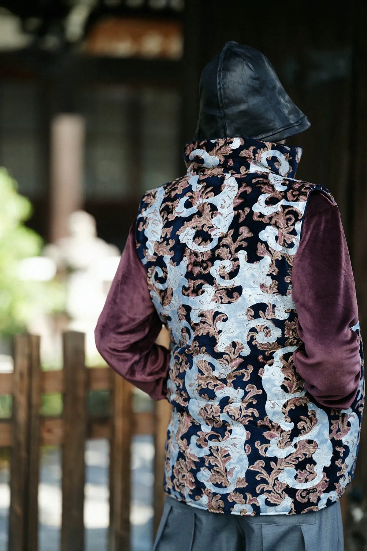 Moket Jinbaori (veste de cérémonie en textile traditionnel) Naka-wata-awase / Yamadodō (motif de montagnes en colère) Nōkon (bleu profond)