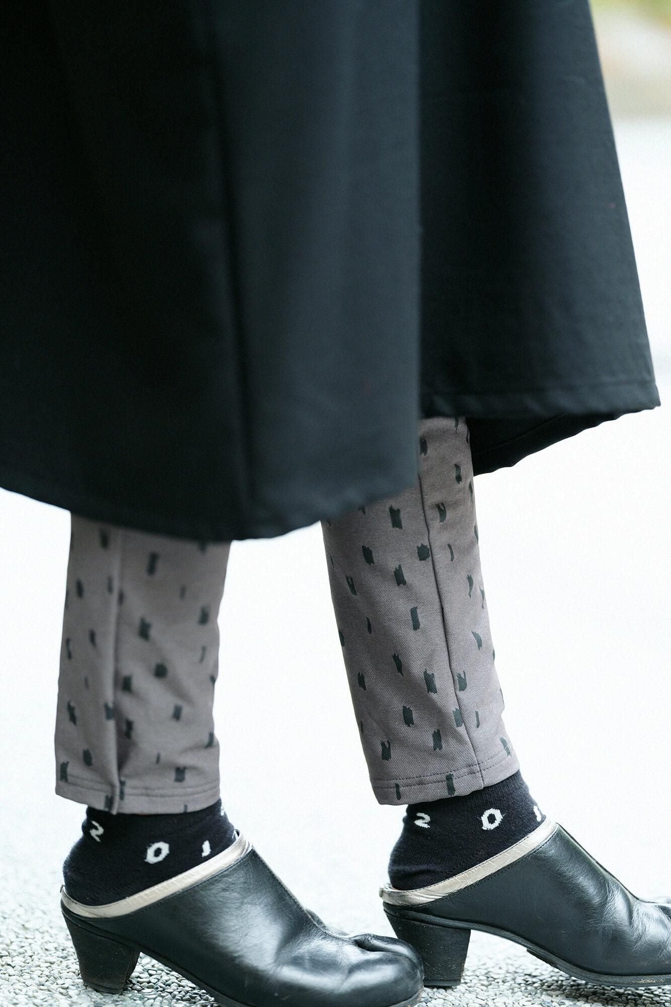 【net Limited】Fine Brushed Hair Twill Weave Slim-type Leggings Pants / Scattered Clouds Lead Color