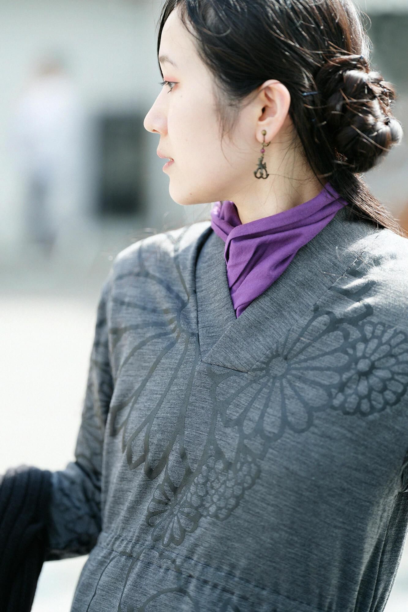 梳毛(そもう) 両面編(りょうめんあみ) 狭風靡(せばふうび) 長衣(ながごろも)/金襴緞子(きんらんどんす) 杢墨(もくずみ)