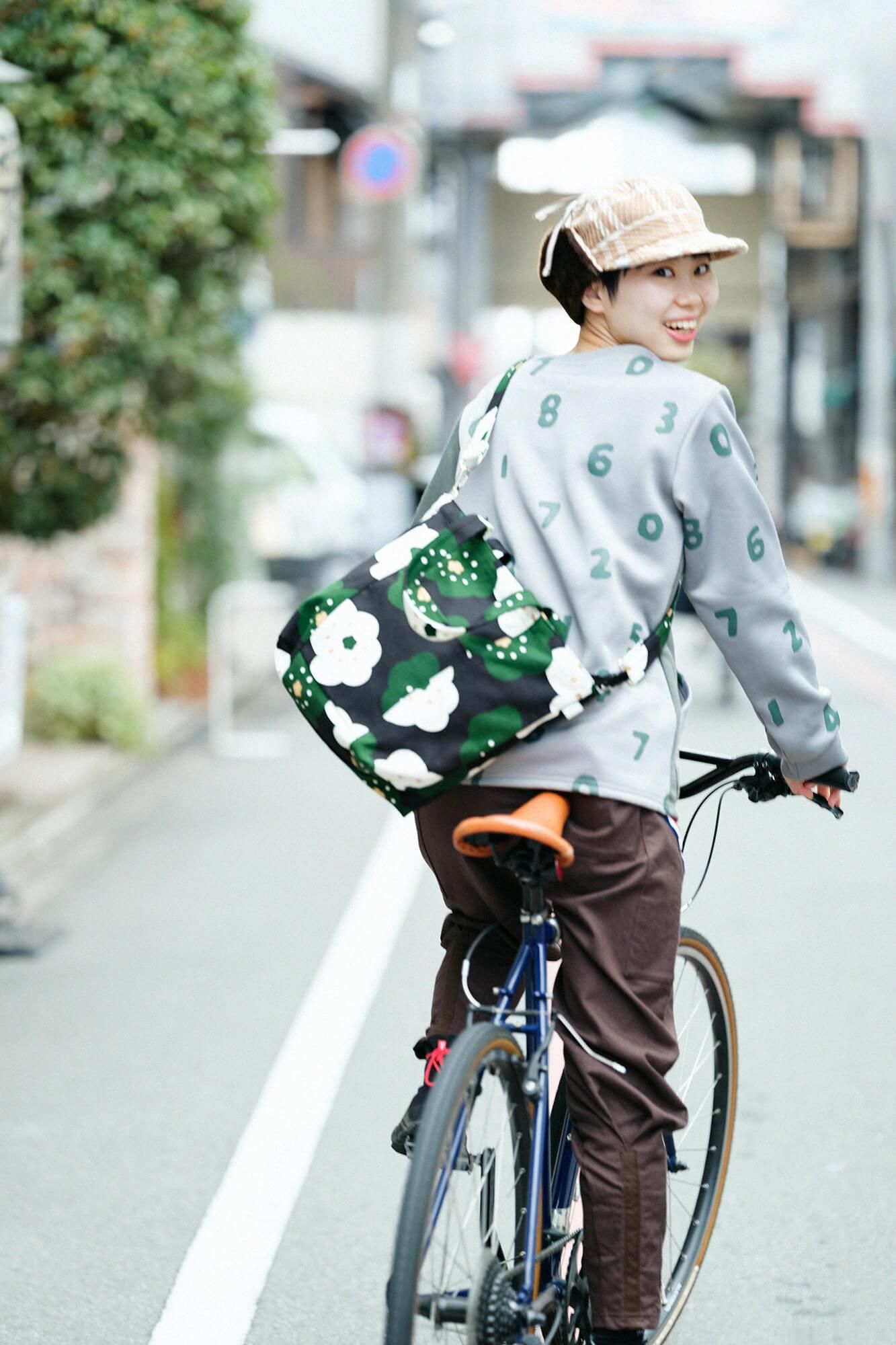 2WAY BIKE トート/ほほえみ 濡羽色(ぬればいろ)