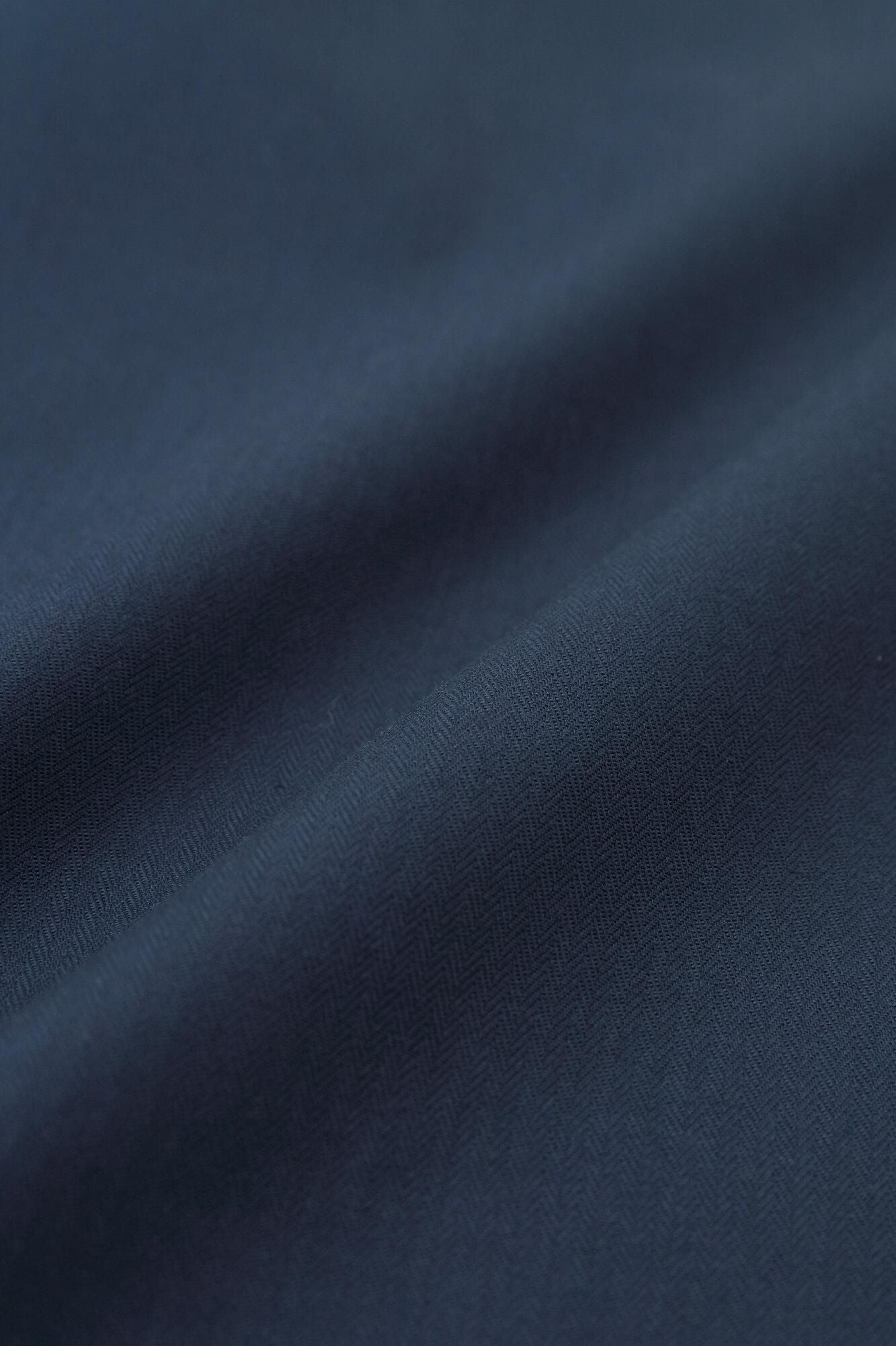 伸人字形斜紋織方袋寬褲/深藍色