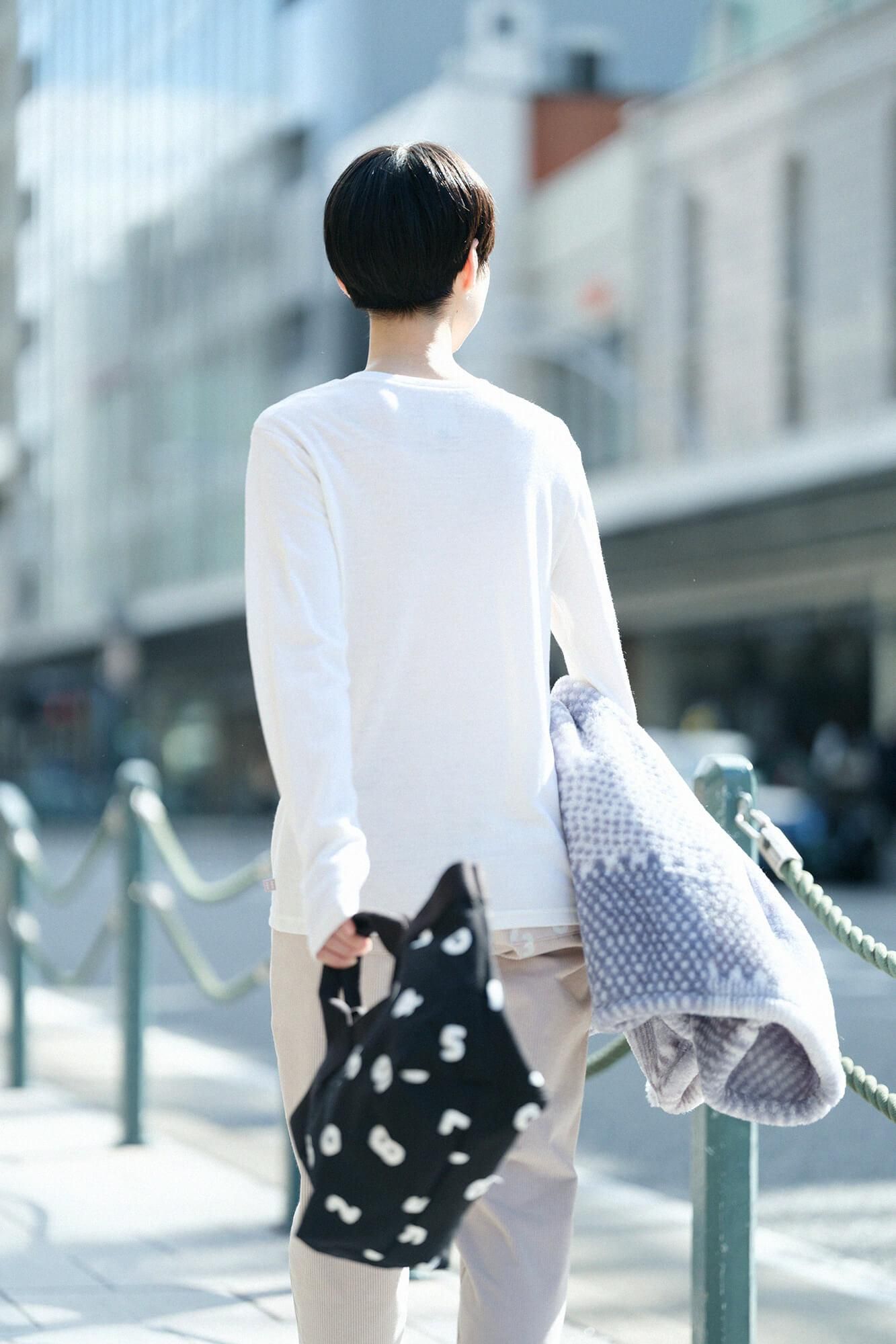 ウォッシャブルウール天竺 長袖ポケットTシャツ/鳥の子色(とりのこいろ)