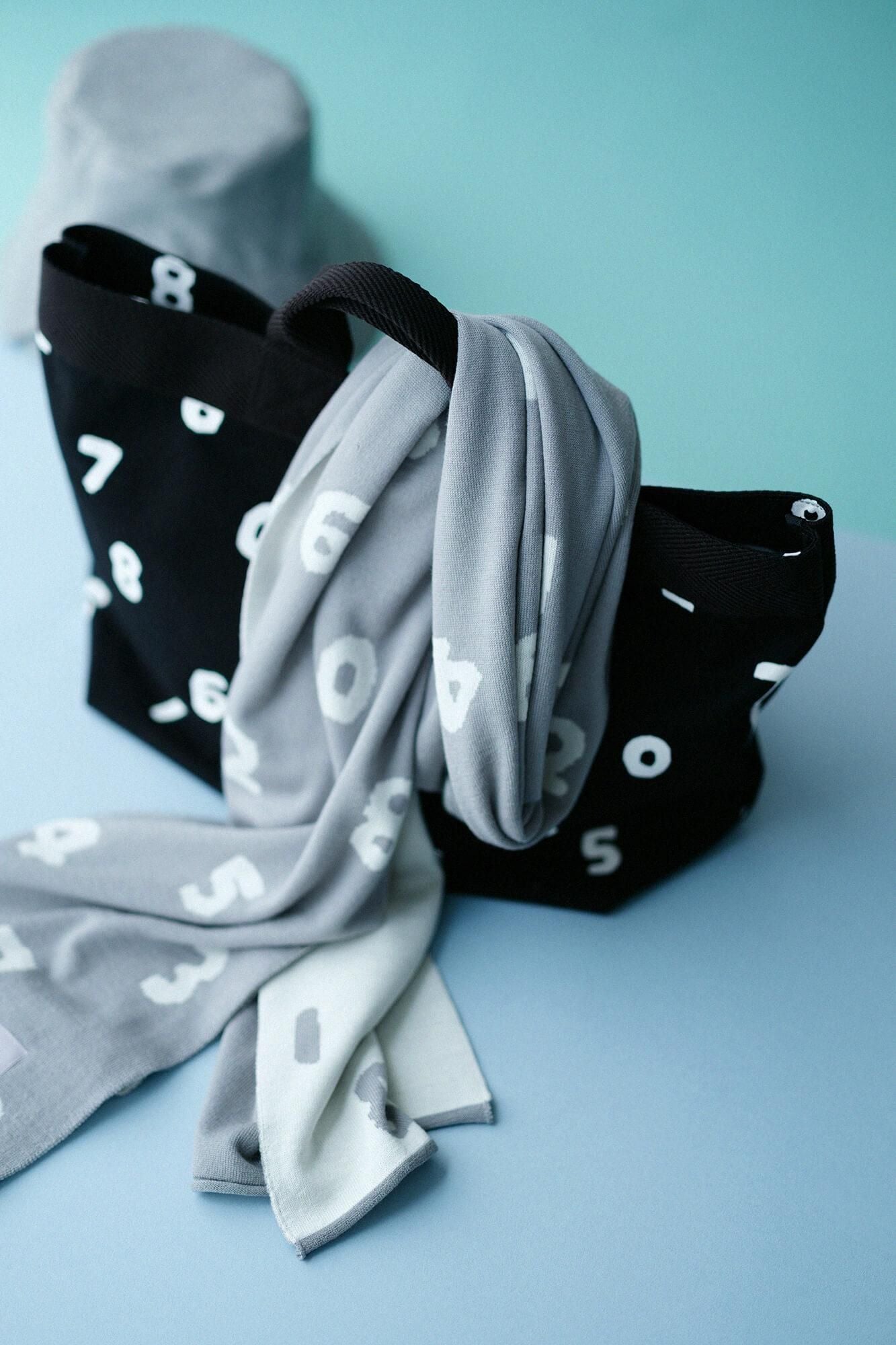 Super 140's Jacquard Muffler / SO-SU-U Grey