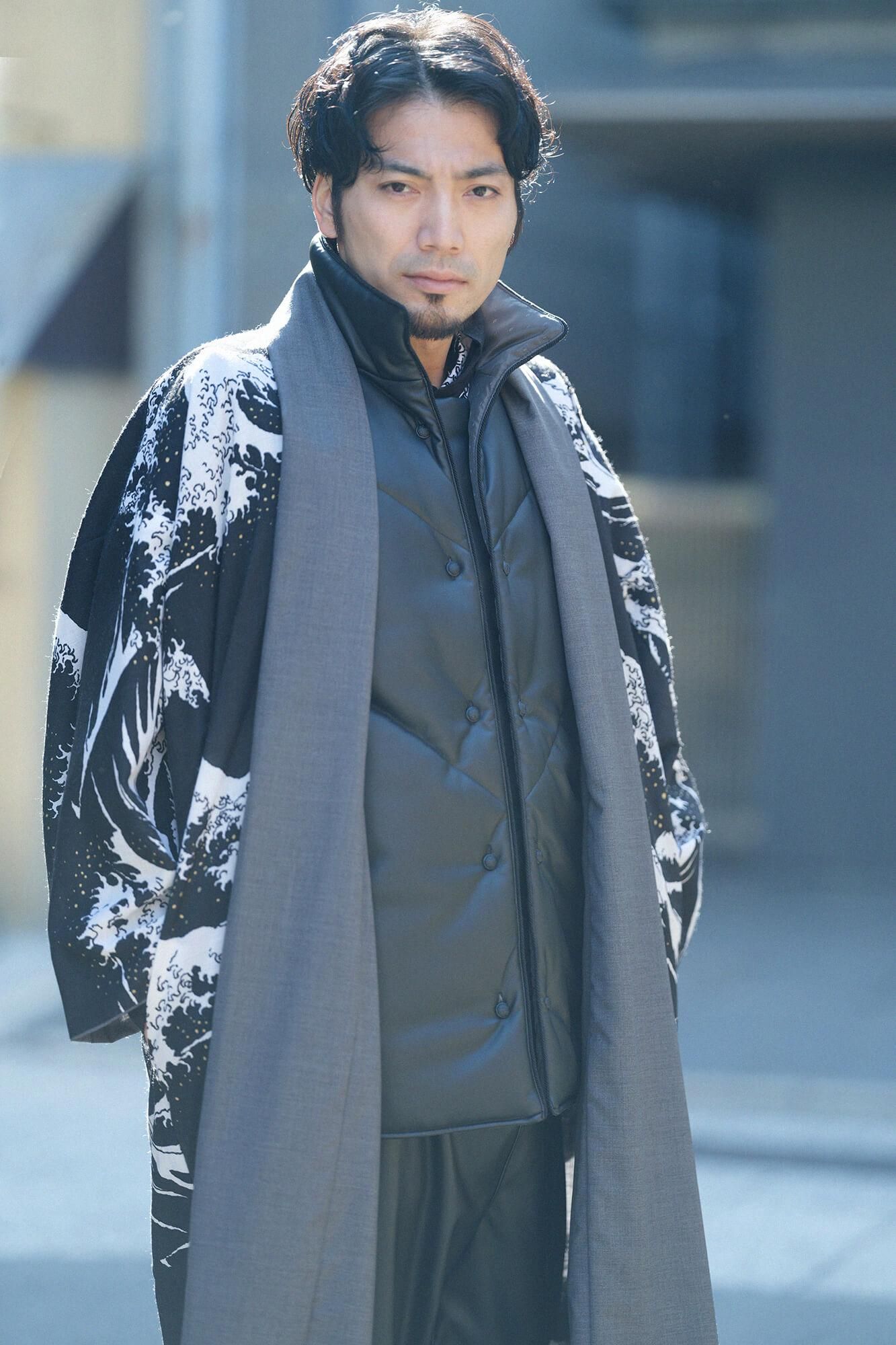 Reversible Combed Yarn × Muslin Wool Triangular Sleeve Coat / Dark Grey × Hokusai The Great Wave off Kanagawa-Recreation