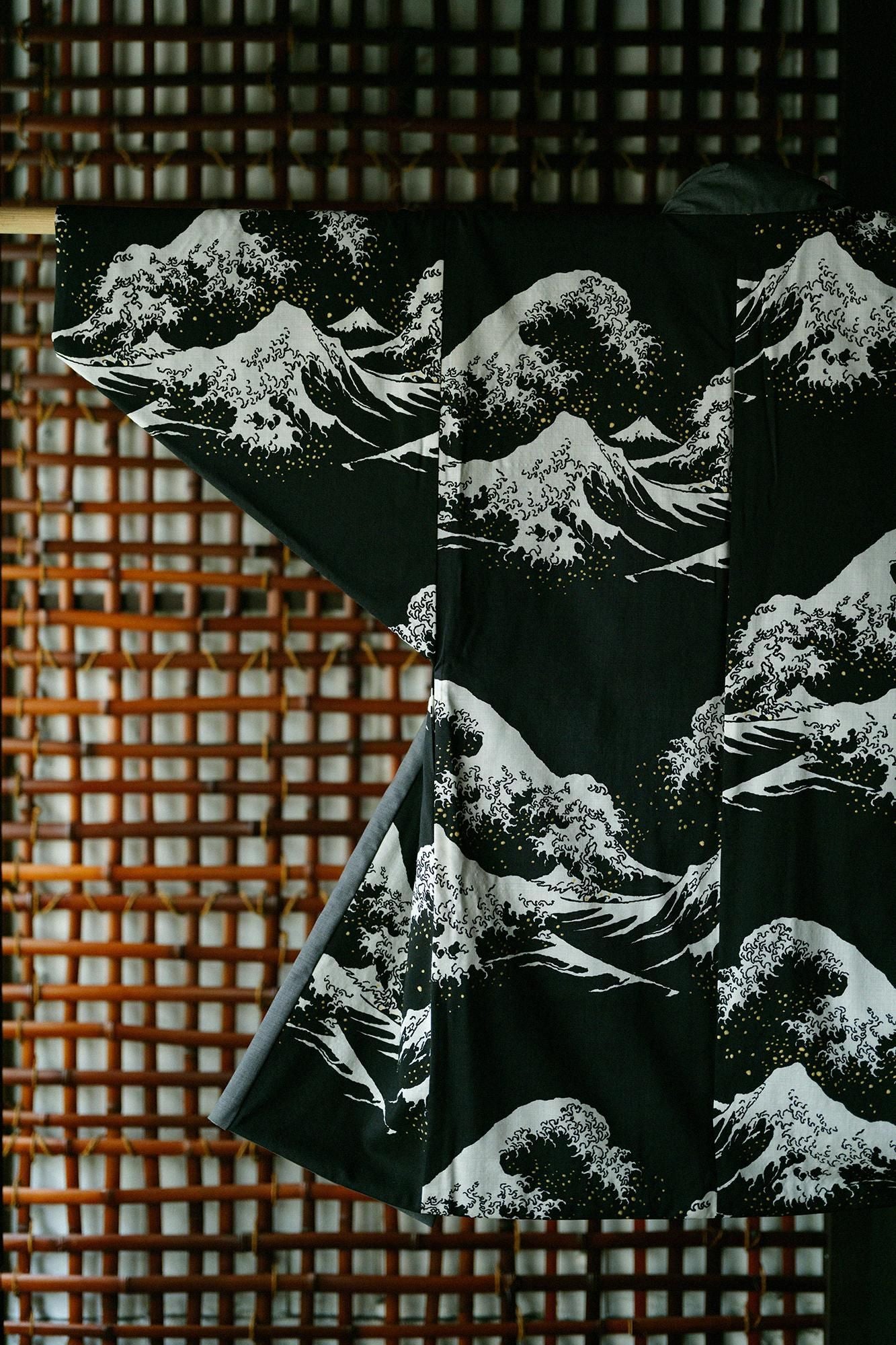 Reversible Combed Yarn × Muslin Wool Triangular Sleeve Coat / Dark Grey × Hokusai The Great Wave off Kanagawa-Recreation