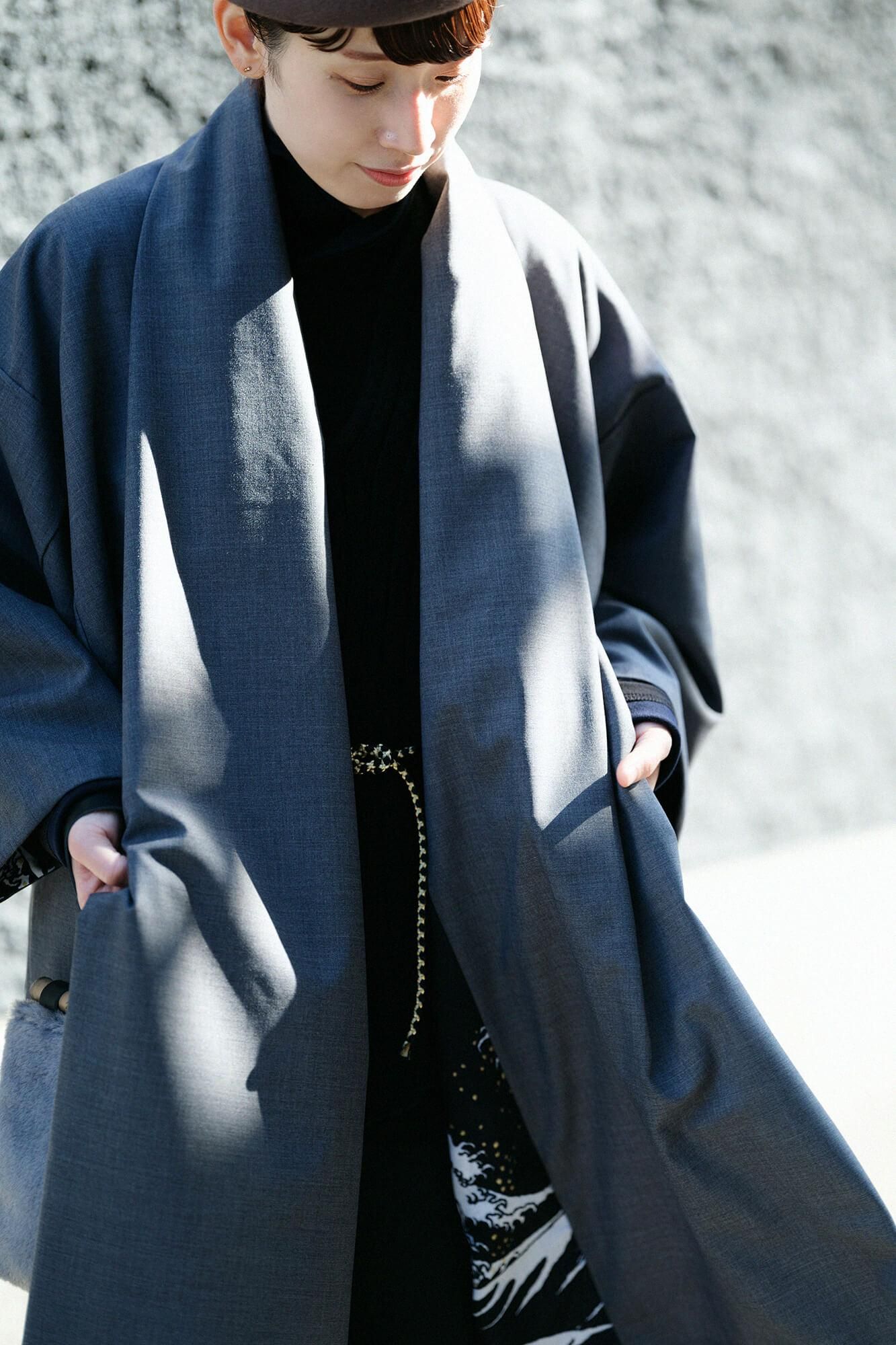 Reversible Combed Yarn × Muslin Wool Triangular Sleeve Coat / Dark Grey × Hokusai The Great Wave off Kanagawa-Recreation