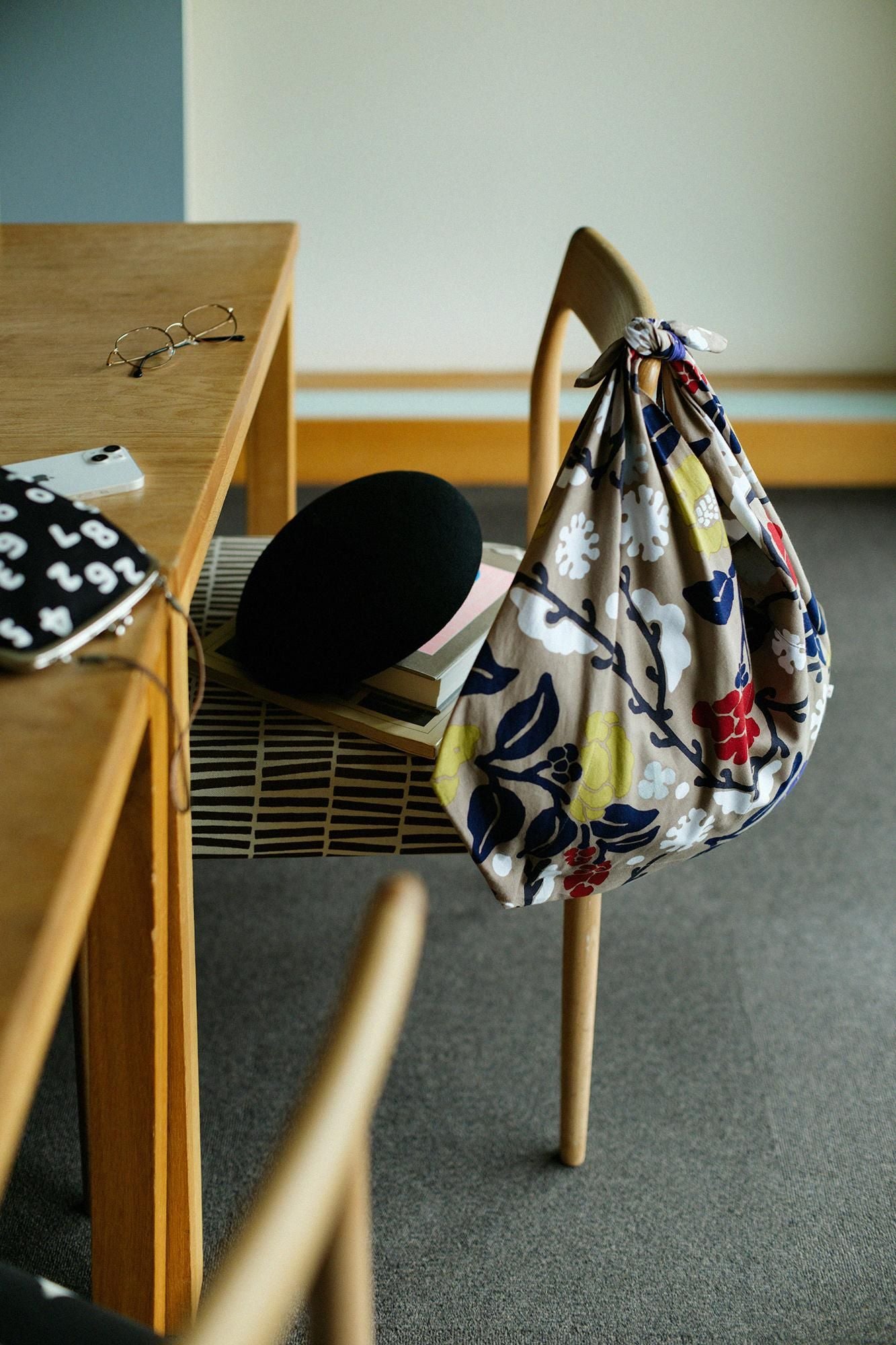 知多木綿 20/20 小巾折 穏(こはばおり おだやか)/雪持柳(ゆきもちやなぎ)に椿(つばき)