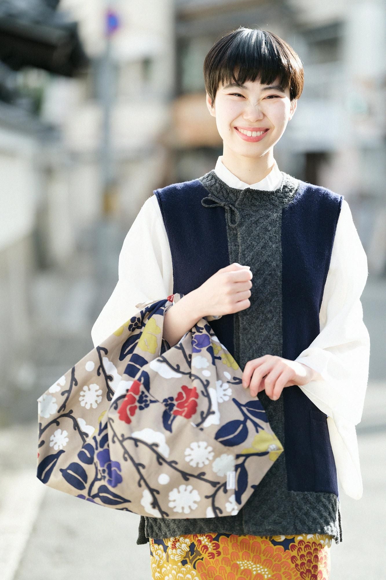 知多木綿 20/20 小巾折 穏(こはばおり おだやか)/雪持柳(ゆきもちやなぎ)に椿(つばき)