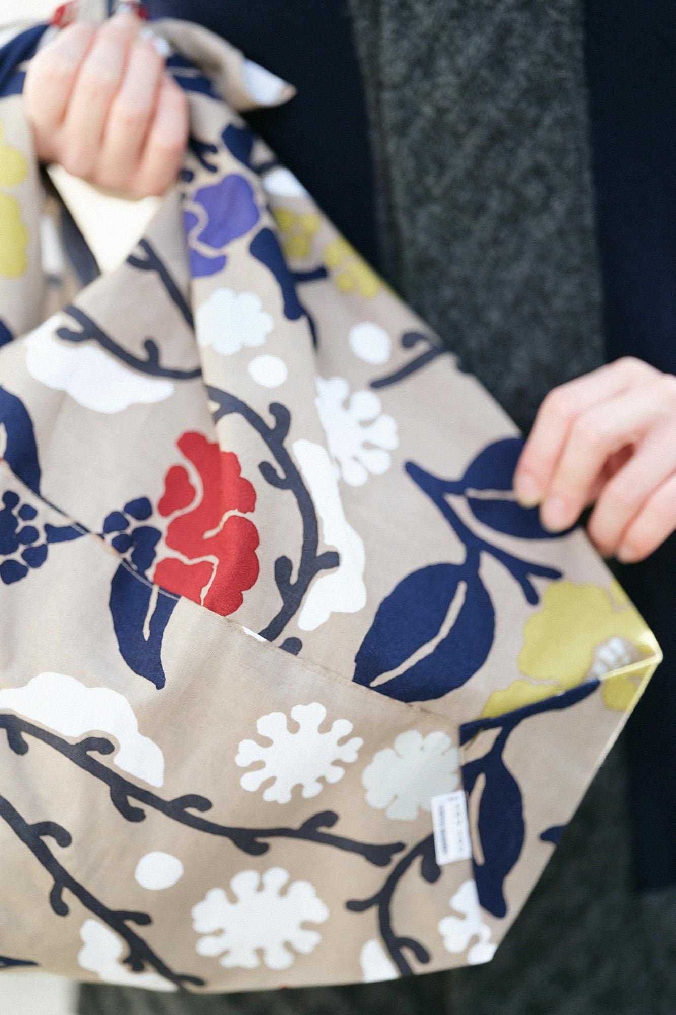 知多木綿 20/20 小巾折 穏(こはばおり おだやか)/雪持柳(ゆきもちやなぎ)に椿(つばき)