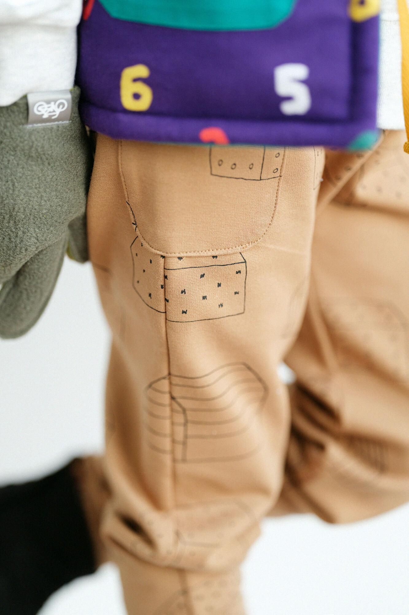 ●高密度棉針織 圖案細腿褲/家 聚落 黃土色