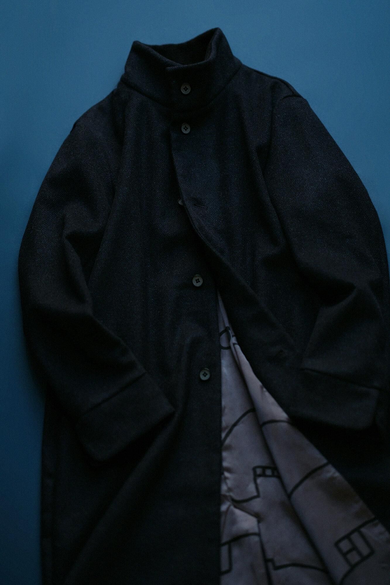 【官網限定20%OFF】羊絨混紡 梳毛 立領長外套/黑藍色(黑藍色)×茶利