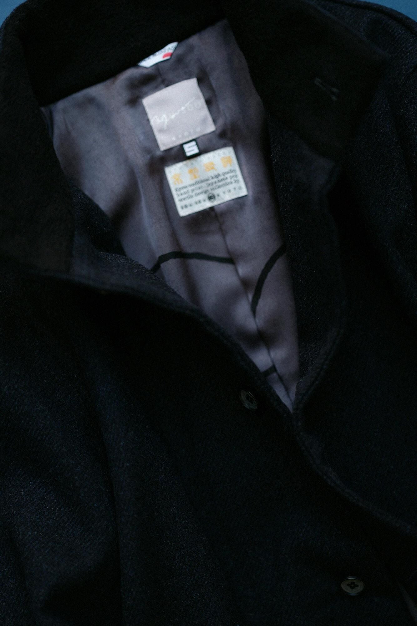 【官網限定20%OFF】羊絨混紡 梳毛 立領長外套/黑藍色(黑藍色)×茶利