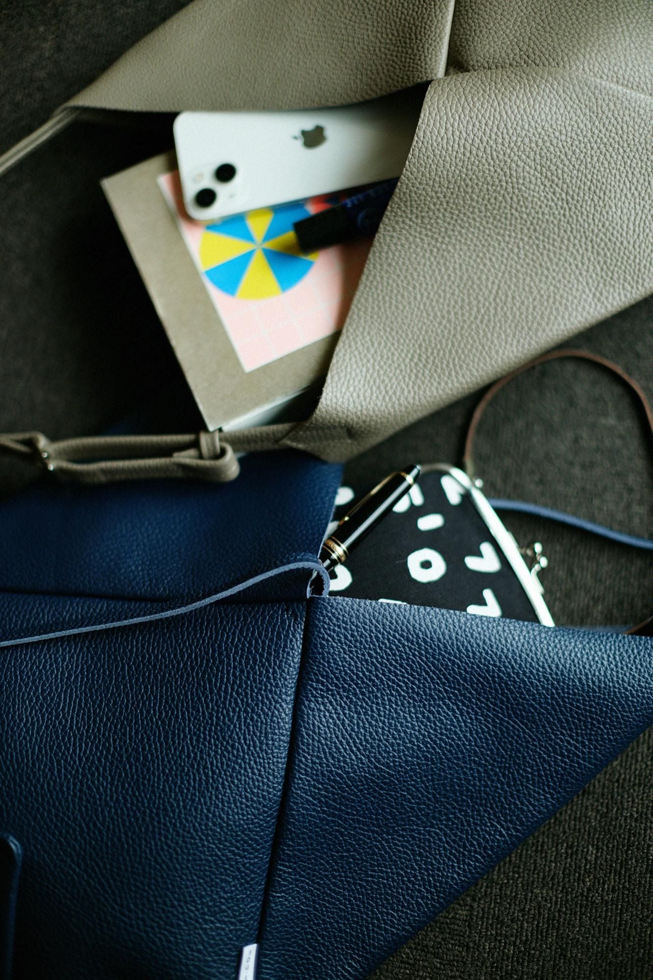 革穏(かわおだやか) 小(しょう) しぼ/茶鼠(ちゃねず)