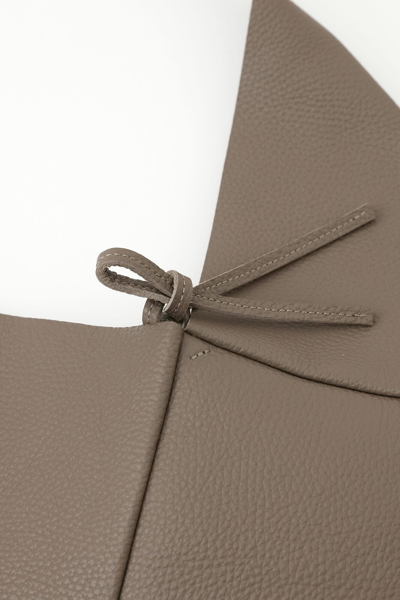 革穏(かわおだやか) 小(しょう) しぼ/茶鼠(ちゃねず)