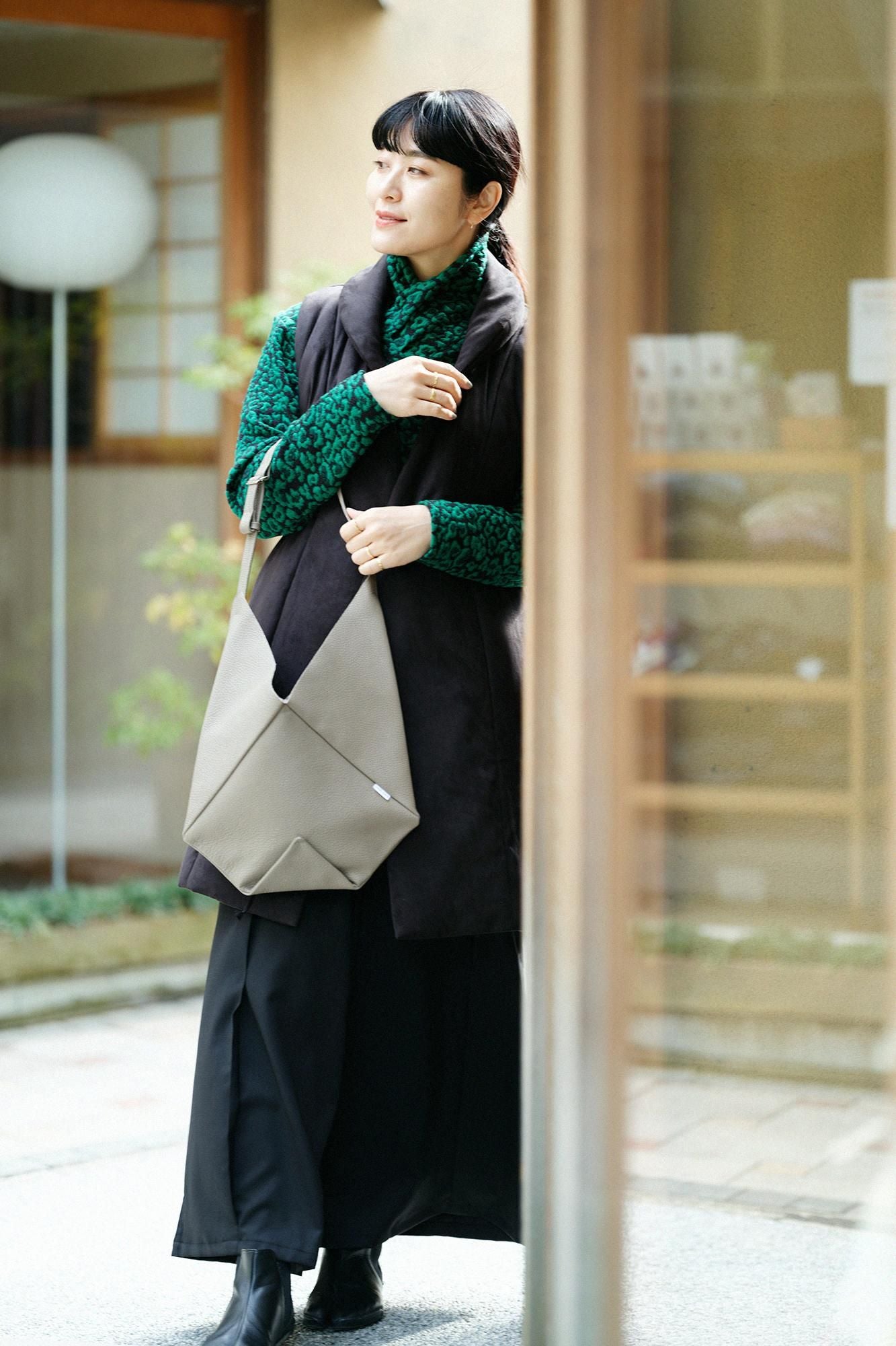 革穏(かわおだやか) 小(しょう) しぼ/茶鼠(ちゃねず)