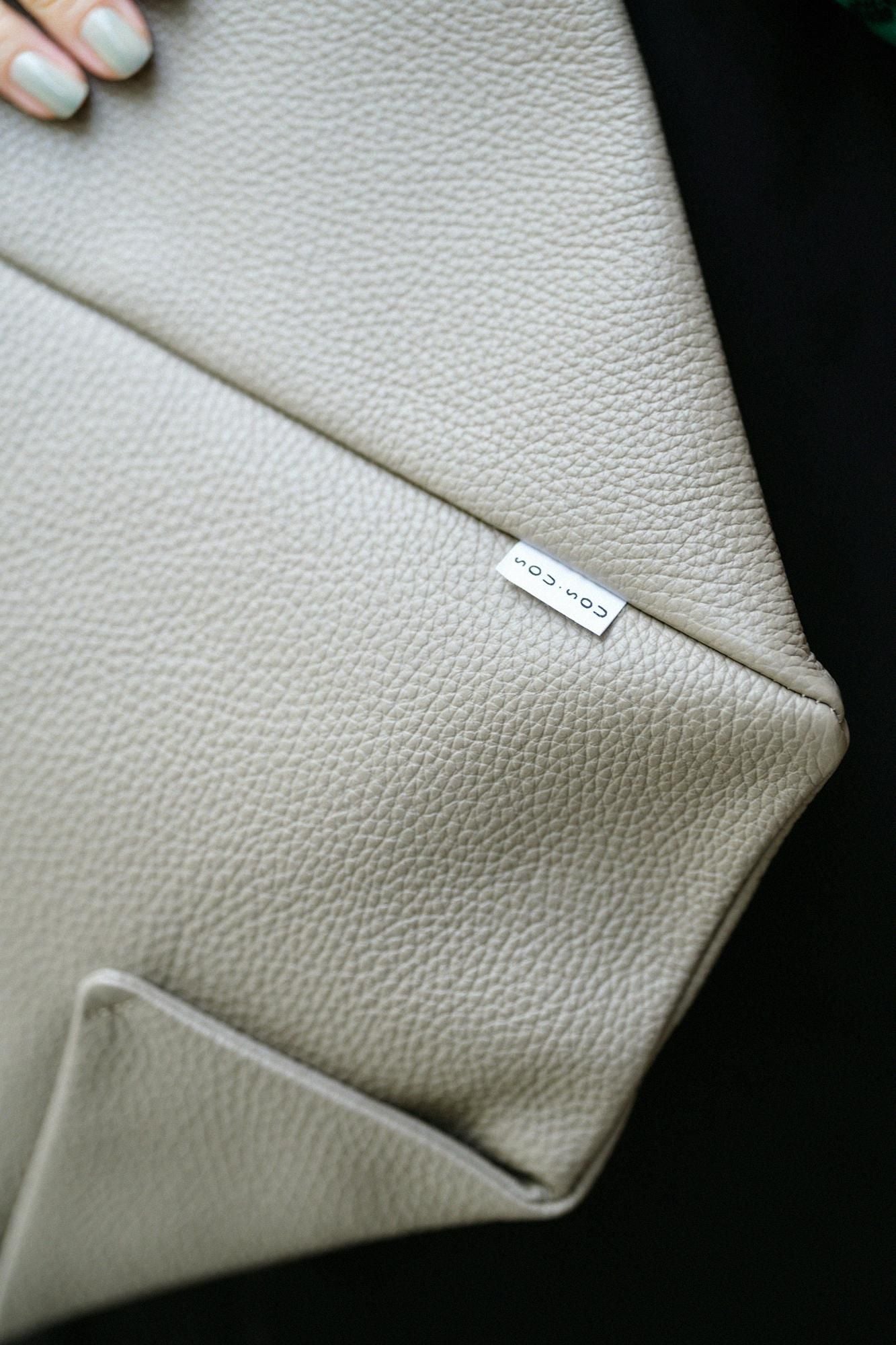 革穏(かわおだやか) 小(しょう) しぼ/茶鼠(ちゃねず)