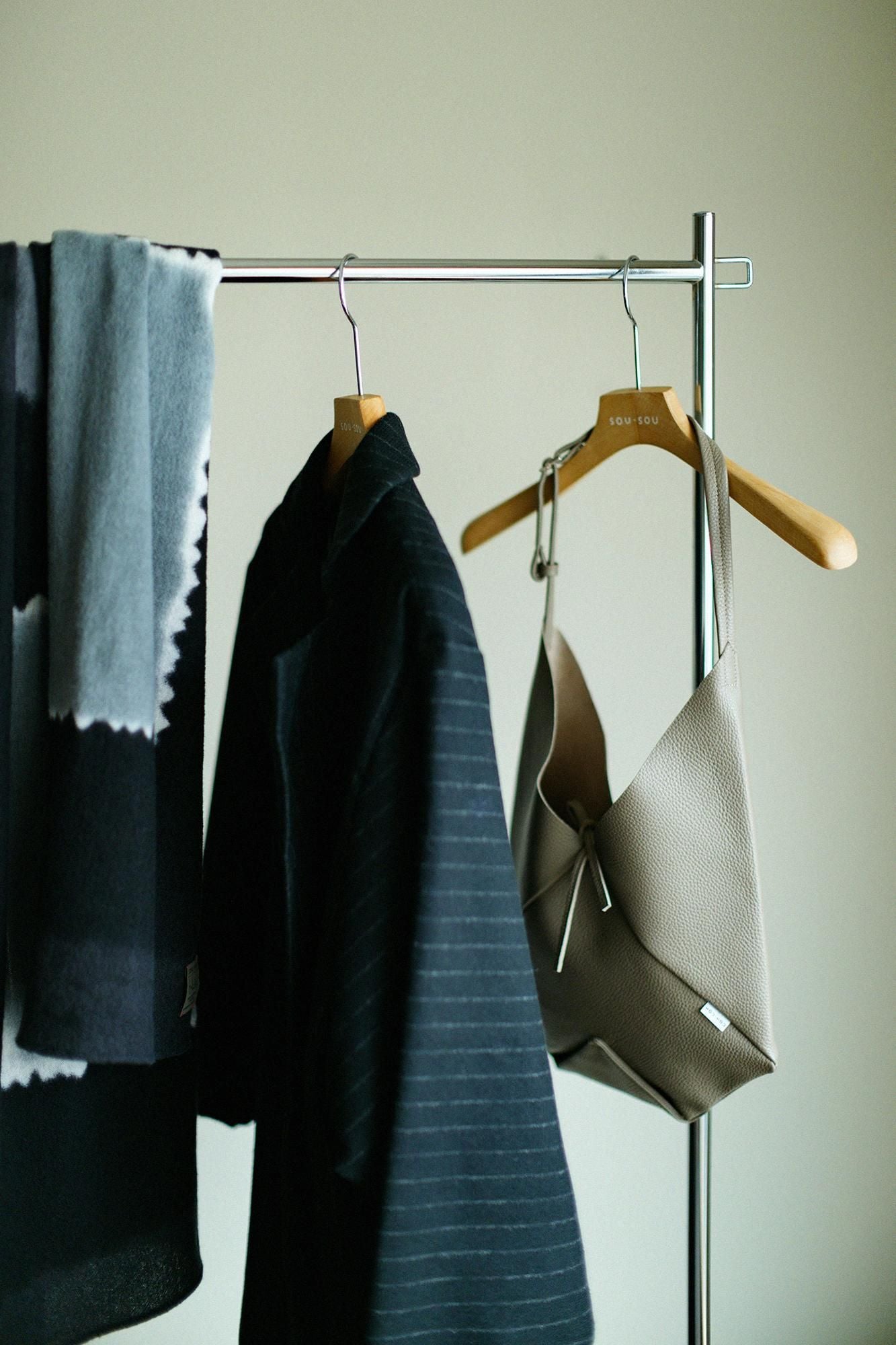 革穏(かわおだやか) 小(しょう) しぼ/茶鼠(ちゃねず)