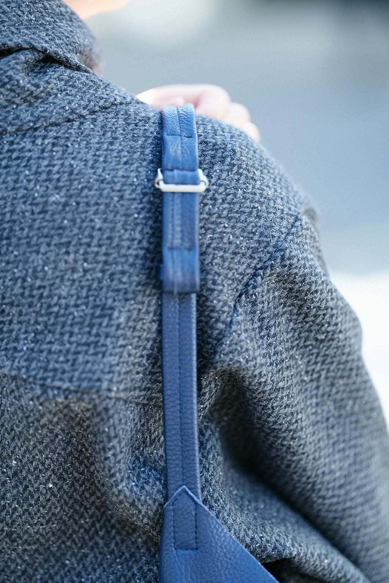 革穏(かわおだやか) 小(しょう) しぼ/紺青(こんじょう)