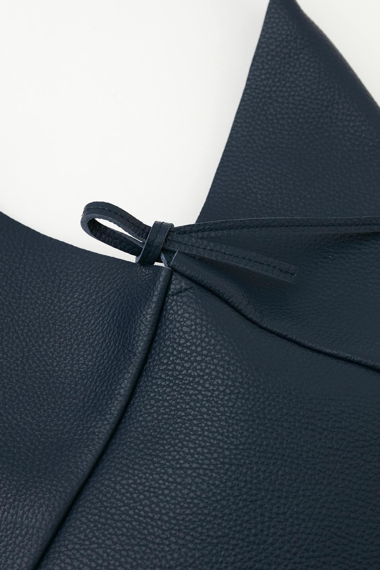 革穏(かわおだやか) 小(しょう) しぼ/紺青(こんじょう)