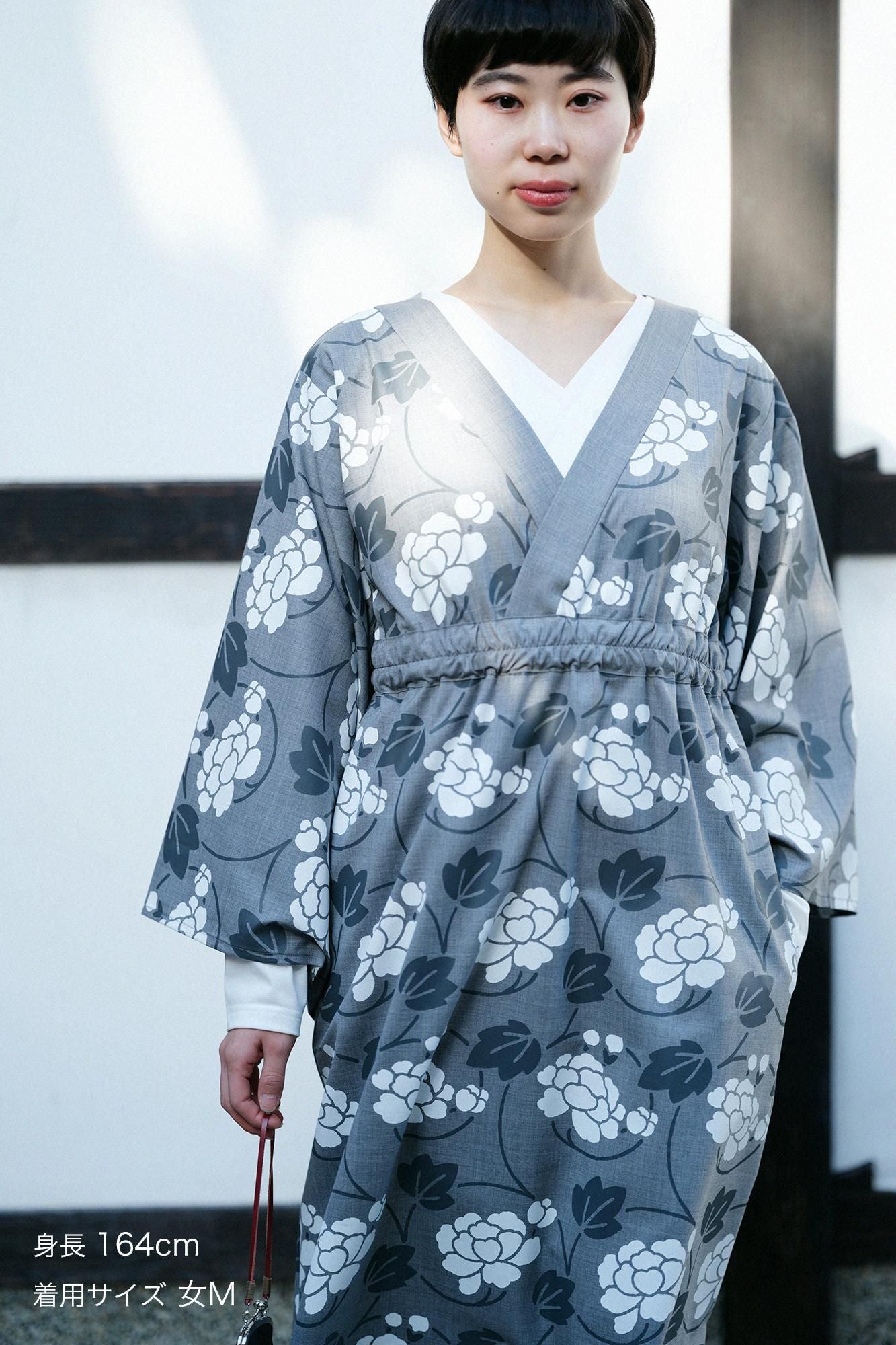 梳最差的(Somo)新鲜涂层的衣服(Mitateromo)长持久(Nagatake/Flower Arabesque)暗色(Nibiiro)