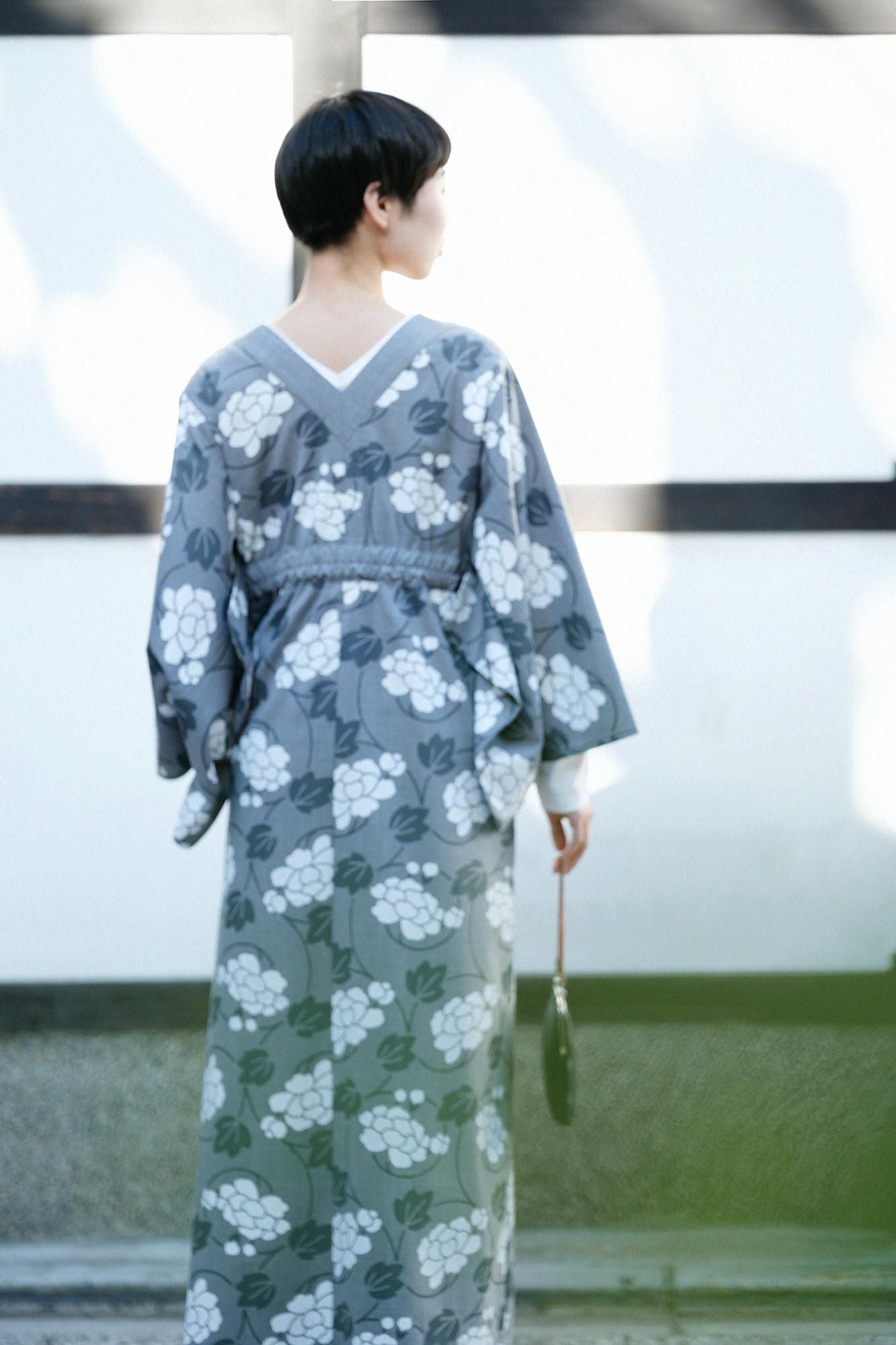 梳最差的(Somo)新鲜涂层的衣服(Mitateromo)长持久(Nagatake/Flower Arabesque)暗色(Nibiiro)