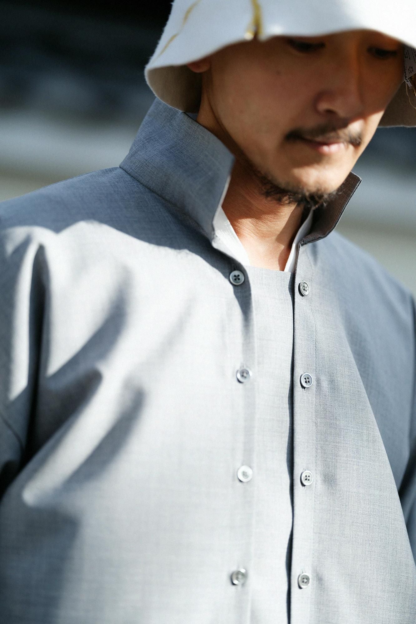 陣風靡梳毛深灰色