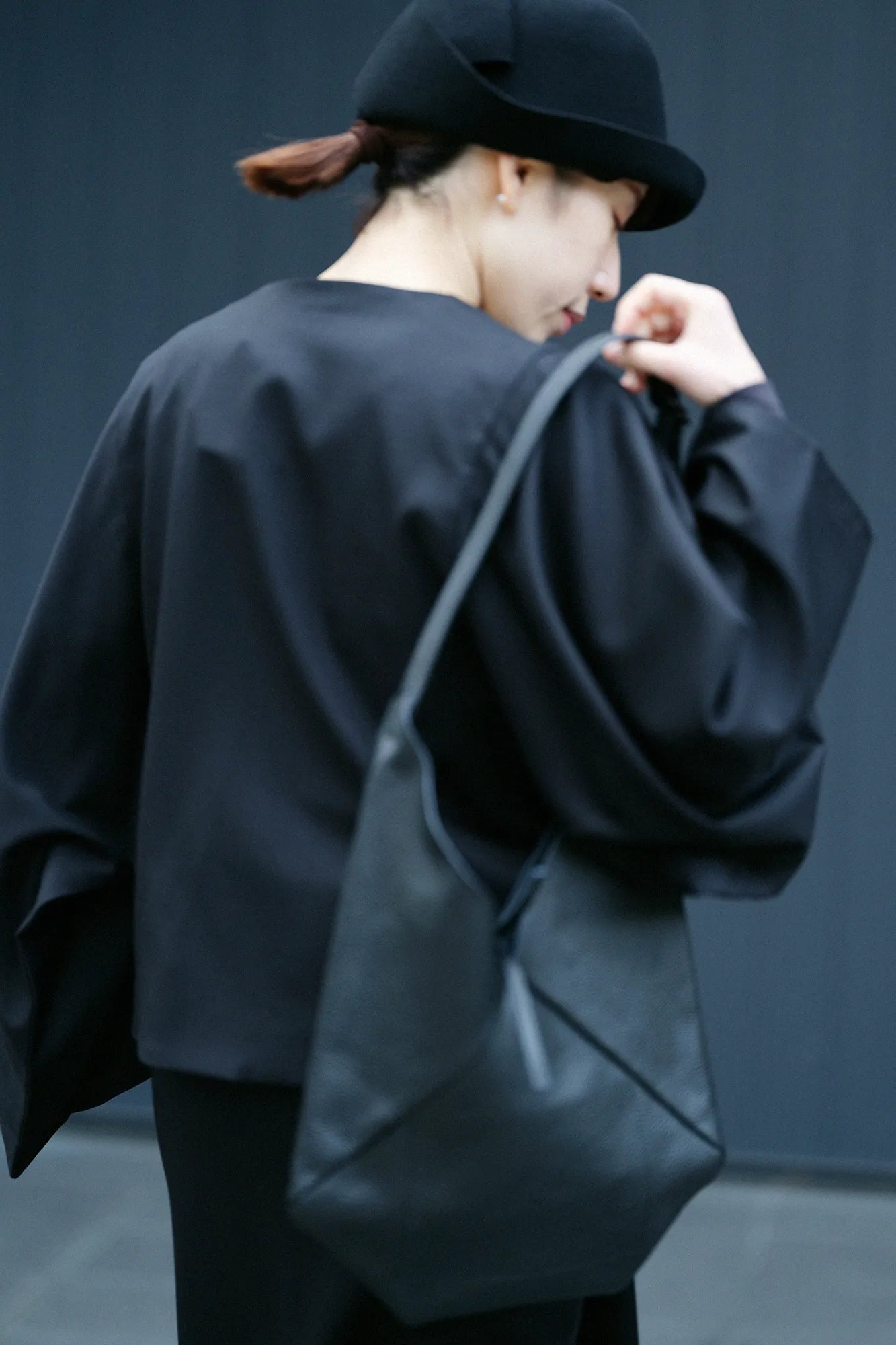 42双 梳毛(そもう) 小袖寛衣(こそでかんい) 袷(あわせ)/濡羽色(ぬればいろ)