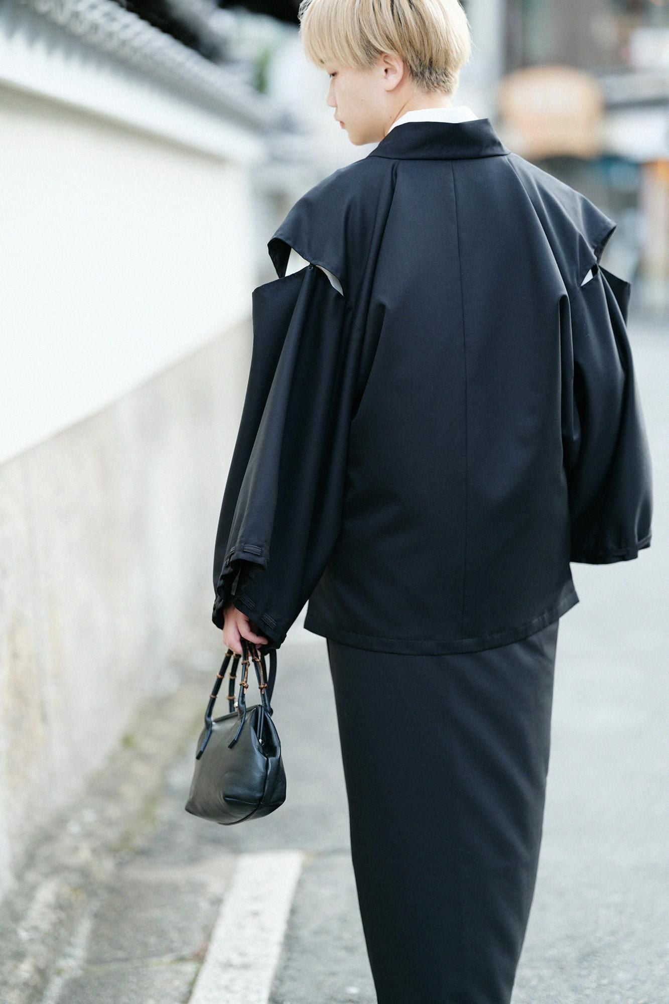 42双 梳毛(そもう) 風靡羽織(ふうびばおり) 透かし宮中袖(きゅうちゅうそで) 袷(あわせ)/濡羽色(ぬればいろ)