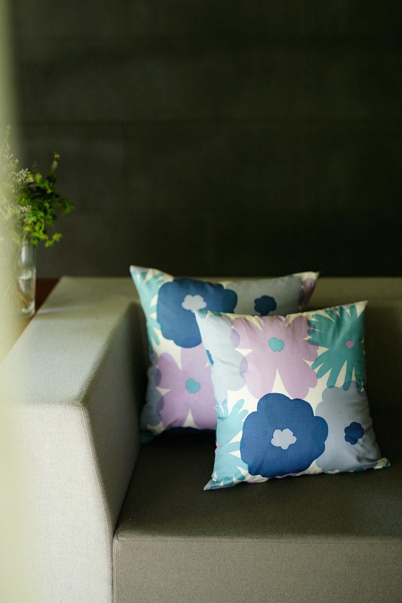 平織り21番手 クッション(座布団)カバー/おおらかとりどり 中 水紫(すいし)【※お届けに約3週間】