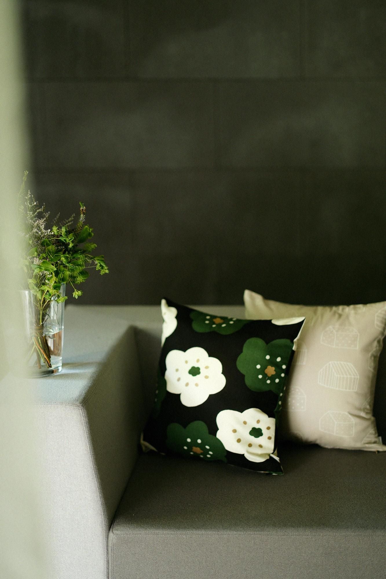 平織り20番手 クッション(座布団)カバー/家(いえ) 集落(しゅうらく)【※お届けに約3週間】