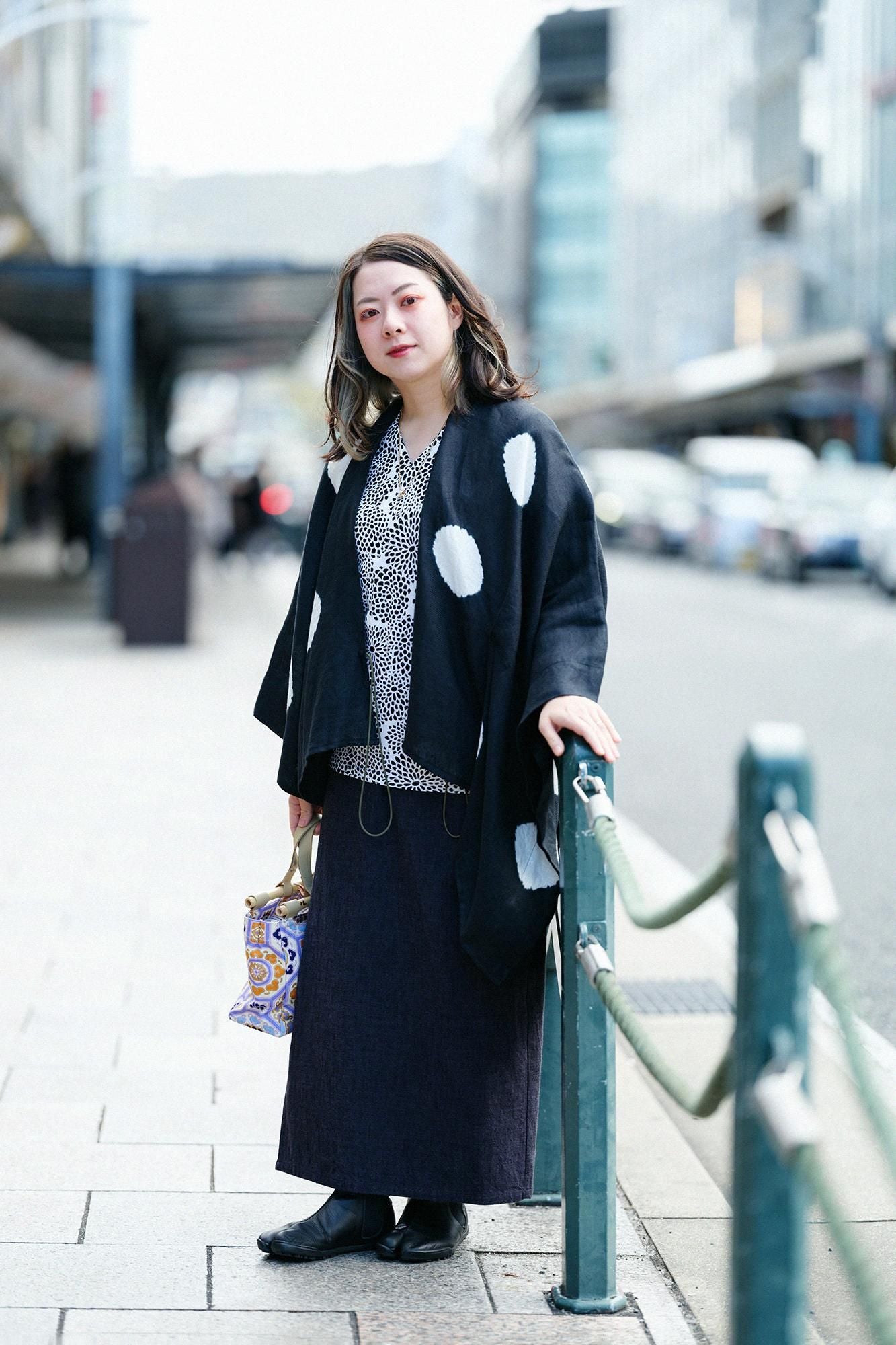 【net limited】V-neck Shirt Three-quarter Sleeve/Chrysanthemum Backlight